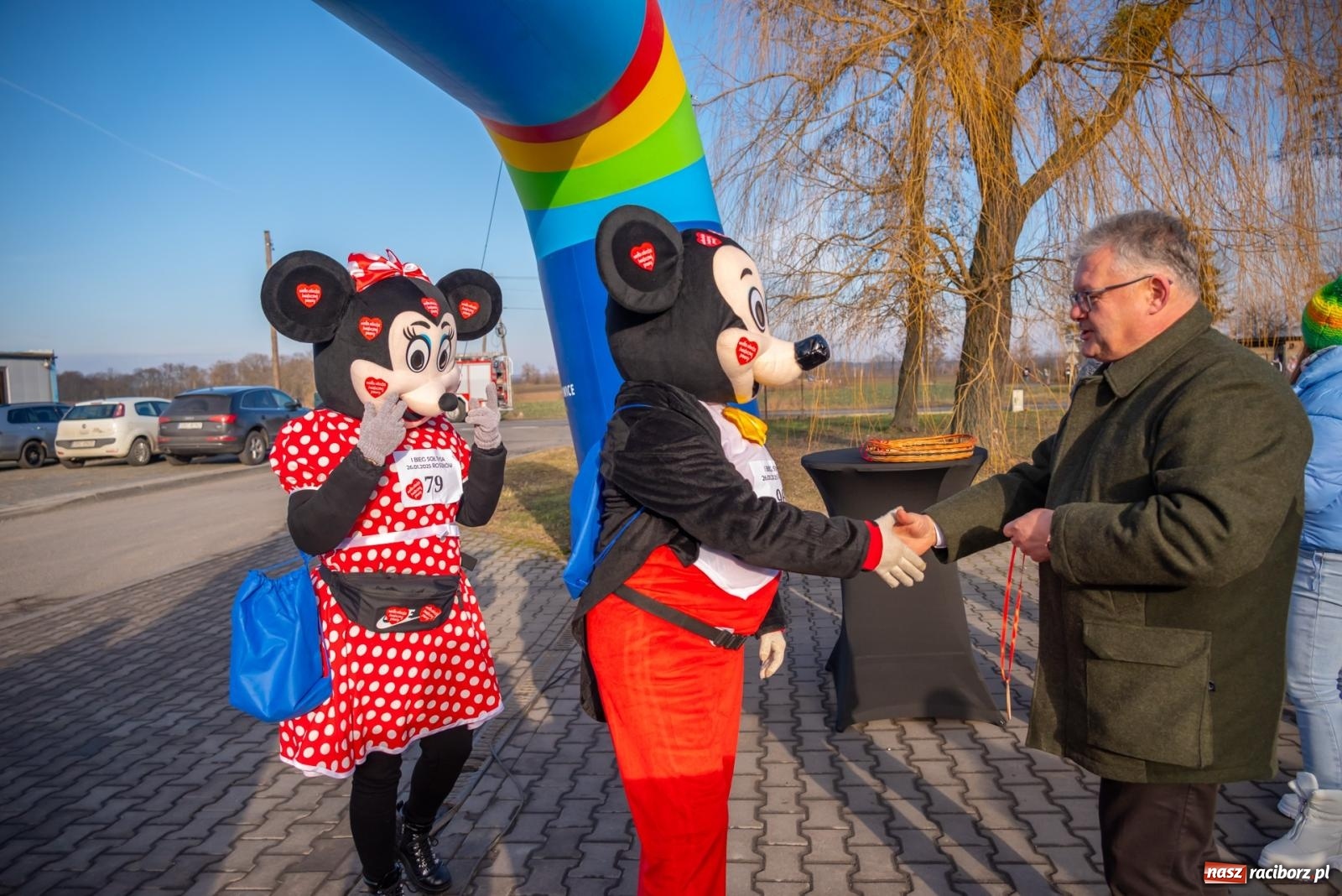 Zdjęcie w galerii na portalu naszraciborz.pl: W Roszkowie pobiegli dla WOŚP [FOTO i WIDEO] wiadomości z regionu