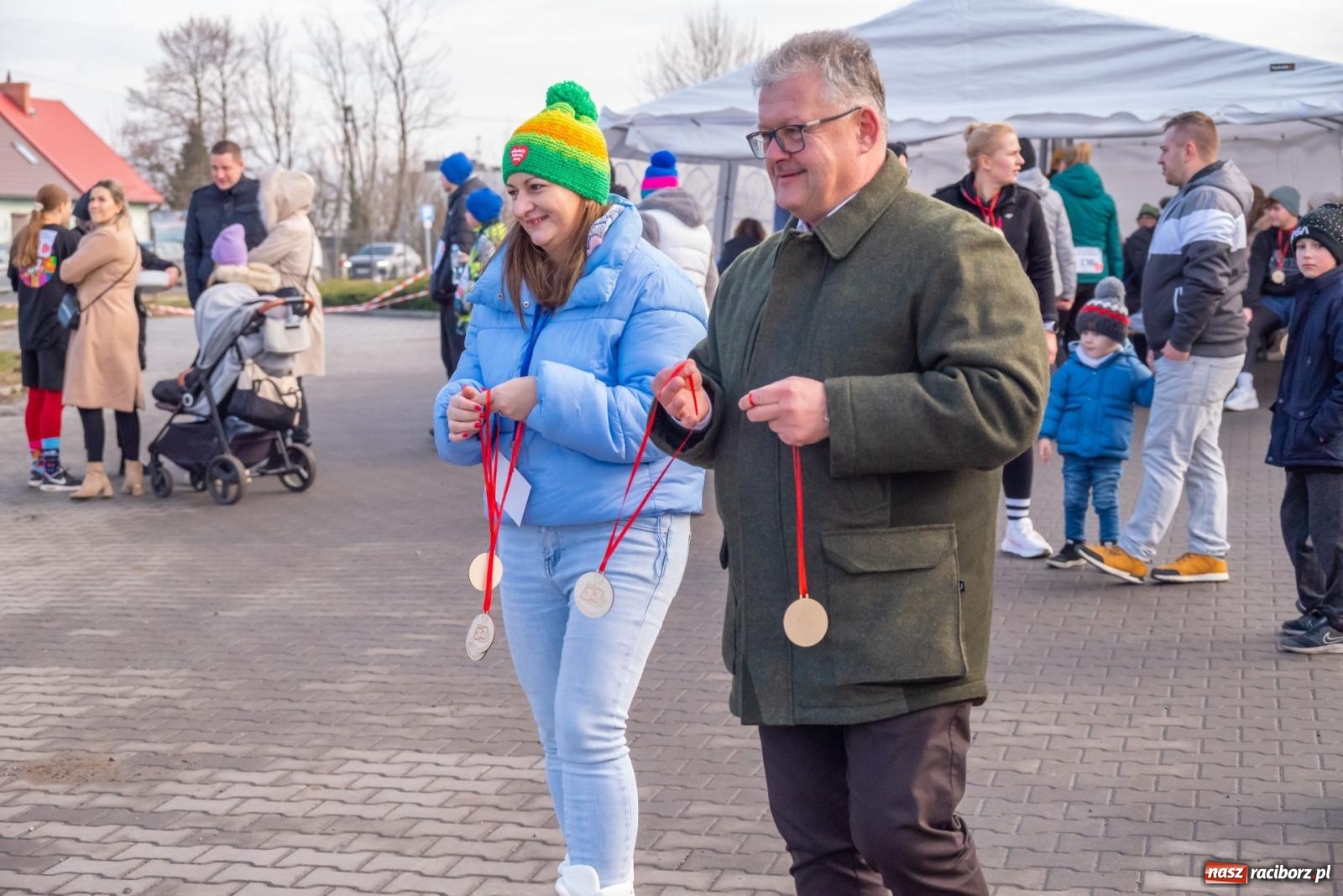 Zdjęcie w galerii na portalu naszraciborz.pl: W Roszkowie pobiegli dla WOŚP [FOTO i WIDEO] wiadomości z regionu