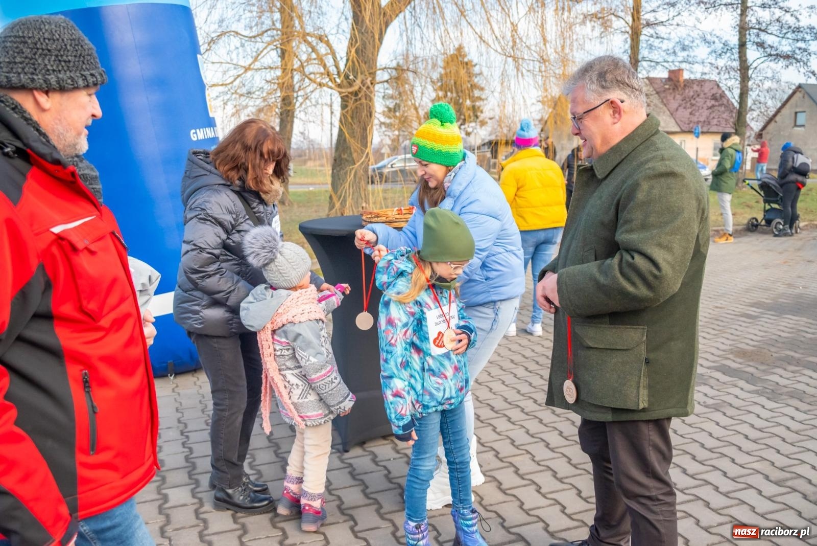 Zdjęcie w galerii na portalu naszraciborz.pl: W Roszkowie pobiegli dla WOŚP [FOTO i WIDEO] wiadomości z regionu