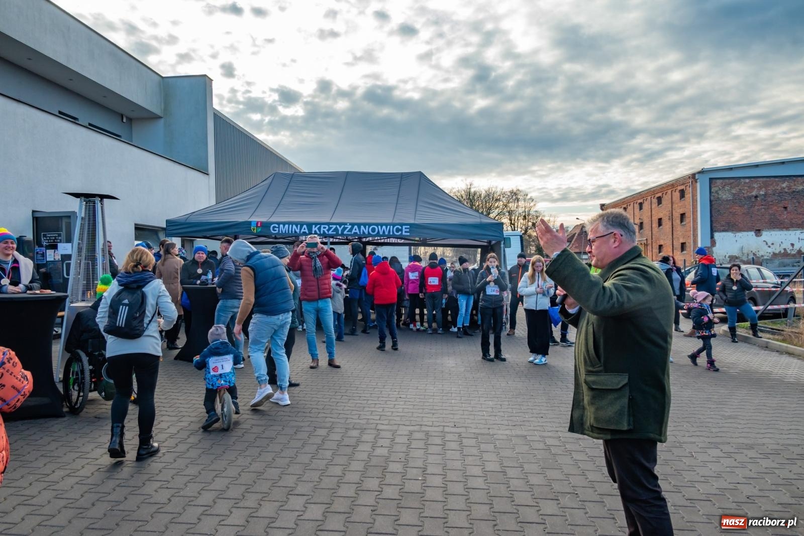 Zdjęcie w galerii na portalu naszraciborz.pl: W Roszkowie pobiegli dla WOŚP [FOTO i WIDEO] wiadomości z regionu
