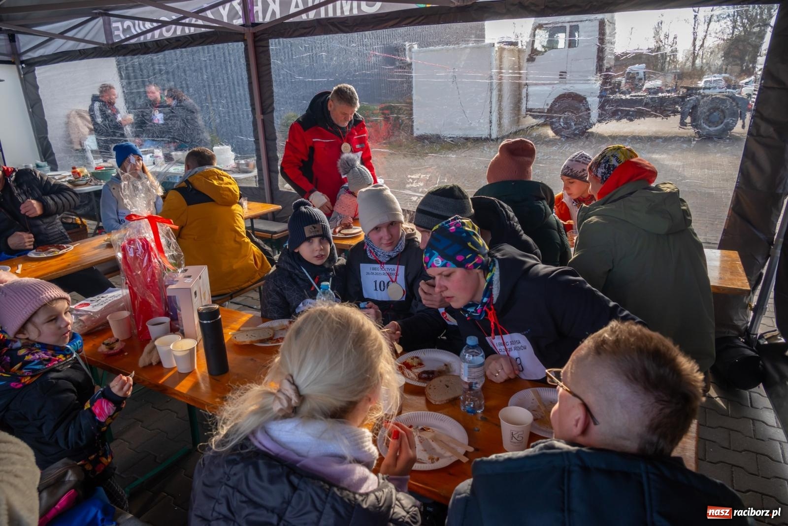 Zdjęcie w galerii na portalu naszraciborz.pl: W Roszkowie pobiegli dla WOŚP [FOTO i WIDEO] wiadomości z regionu