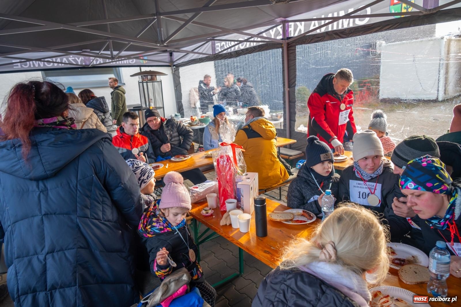 Zdjęcie w galerii na portalu naszraciborz.pl: W Roszkowie pobiegli dla WOŚP [FOTO i WIDEO] wiadomości z regionu