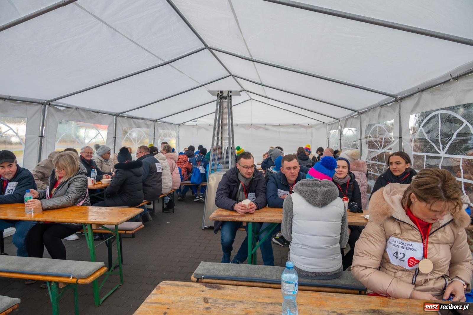 Zdjęcie w galerii na portalu naszraciborz.pl: W Roszkowie pobiegli dla WOŚP [FOTO i WIDEO] wiadomości z regionu