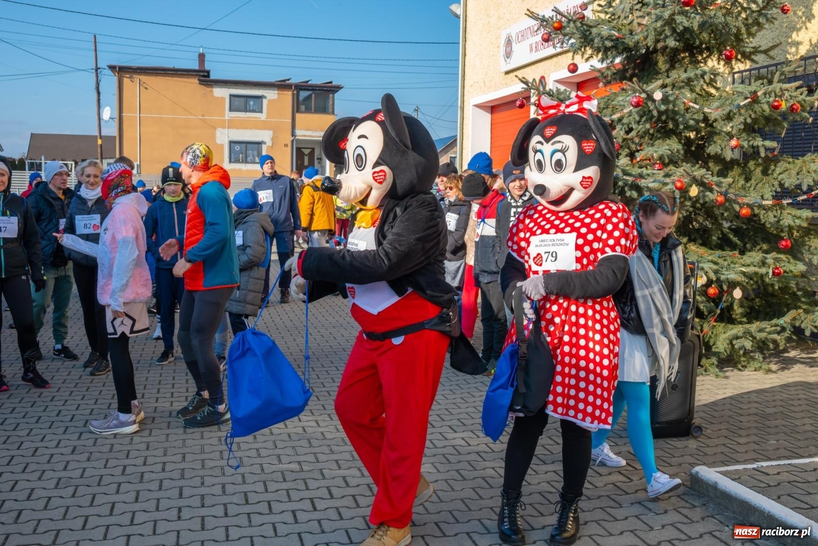 Zdjęcie w galerii na portalu naszraciborz.pl: W Roszkowie pobiegli dla WOŚP [FOTO i WIDEO] wiadomości z regionu