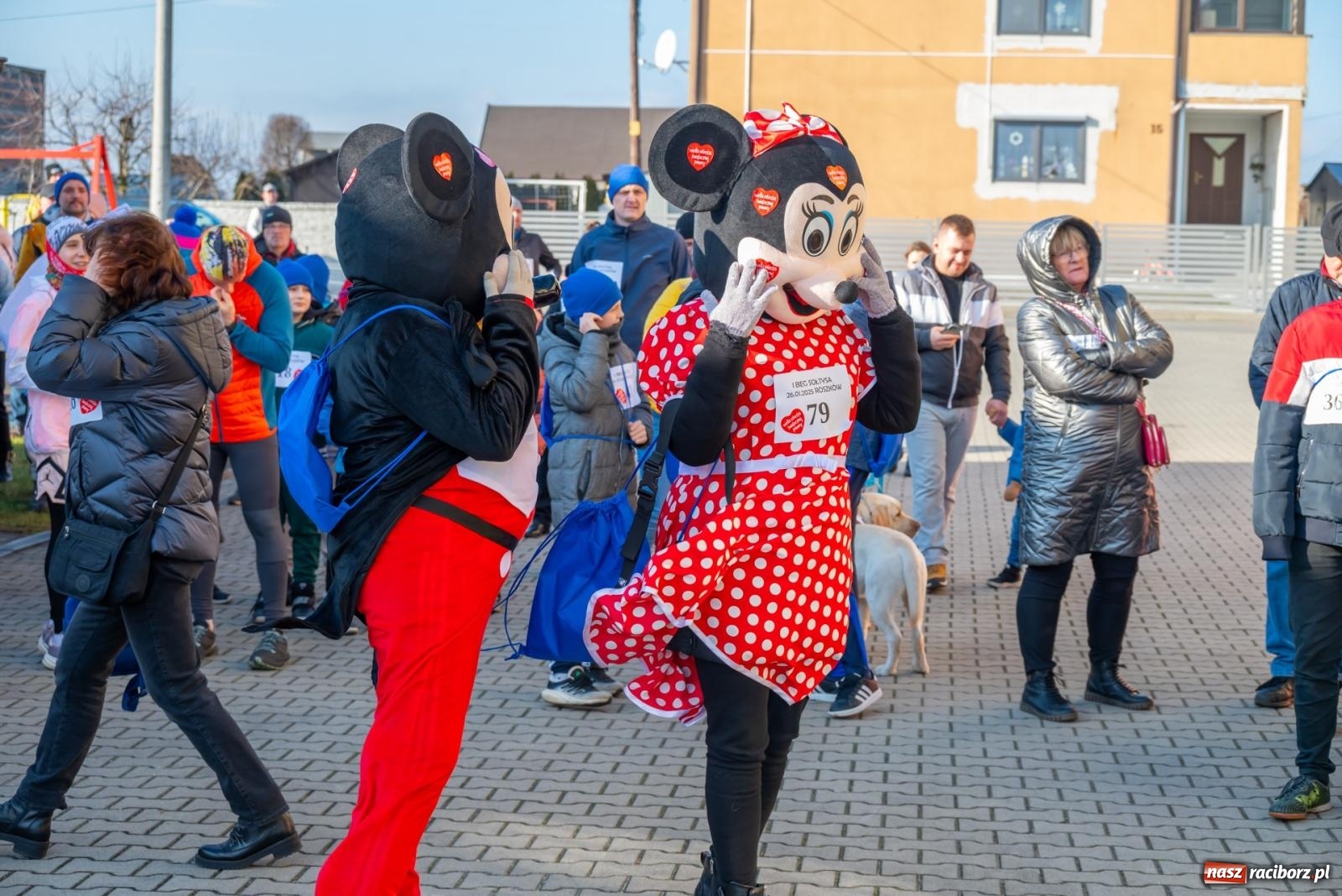 Zdjęcie w galerii na portalu naszraciborz.pl: W Roszkowie pobiegli dla WOŚP [FOTO i WIDEO] wiadomości z regionu