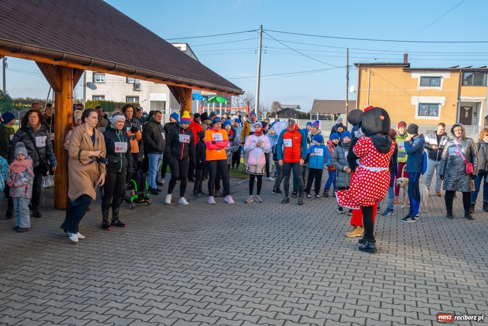 Zdjęcie w galerii na portalu naszraciborz.pl: W Roszkowie pobiegli dla WOŚP [FOTO i WIDEO] wiadomości z regionu