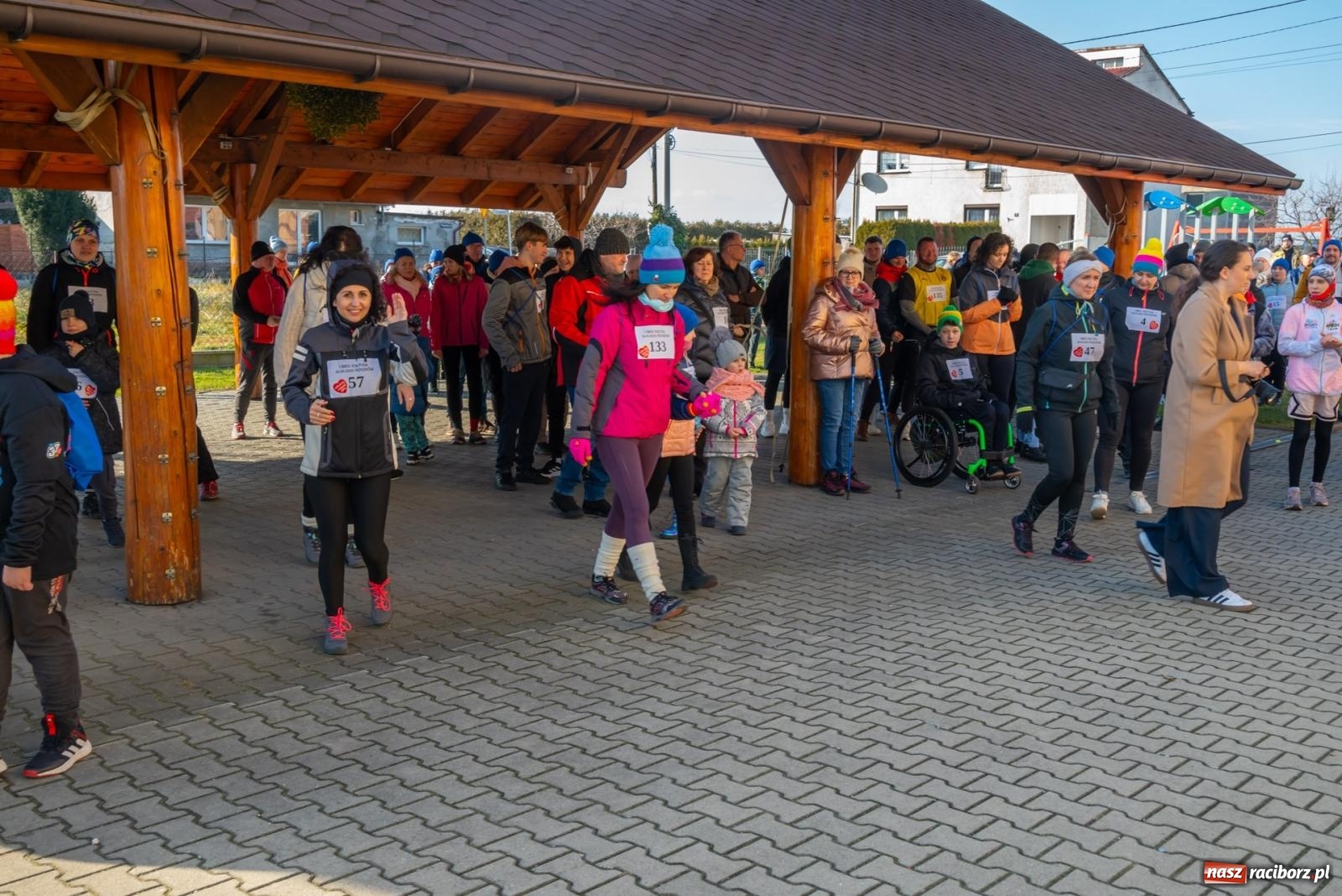 Zdjęcie w galerii na portalu naszraciborz.pl: W Roszkowie pobiegli dla WOŚP [FOTO i WIDEO] wiadomości z regionu