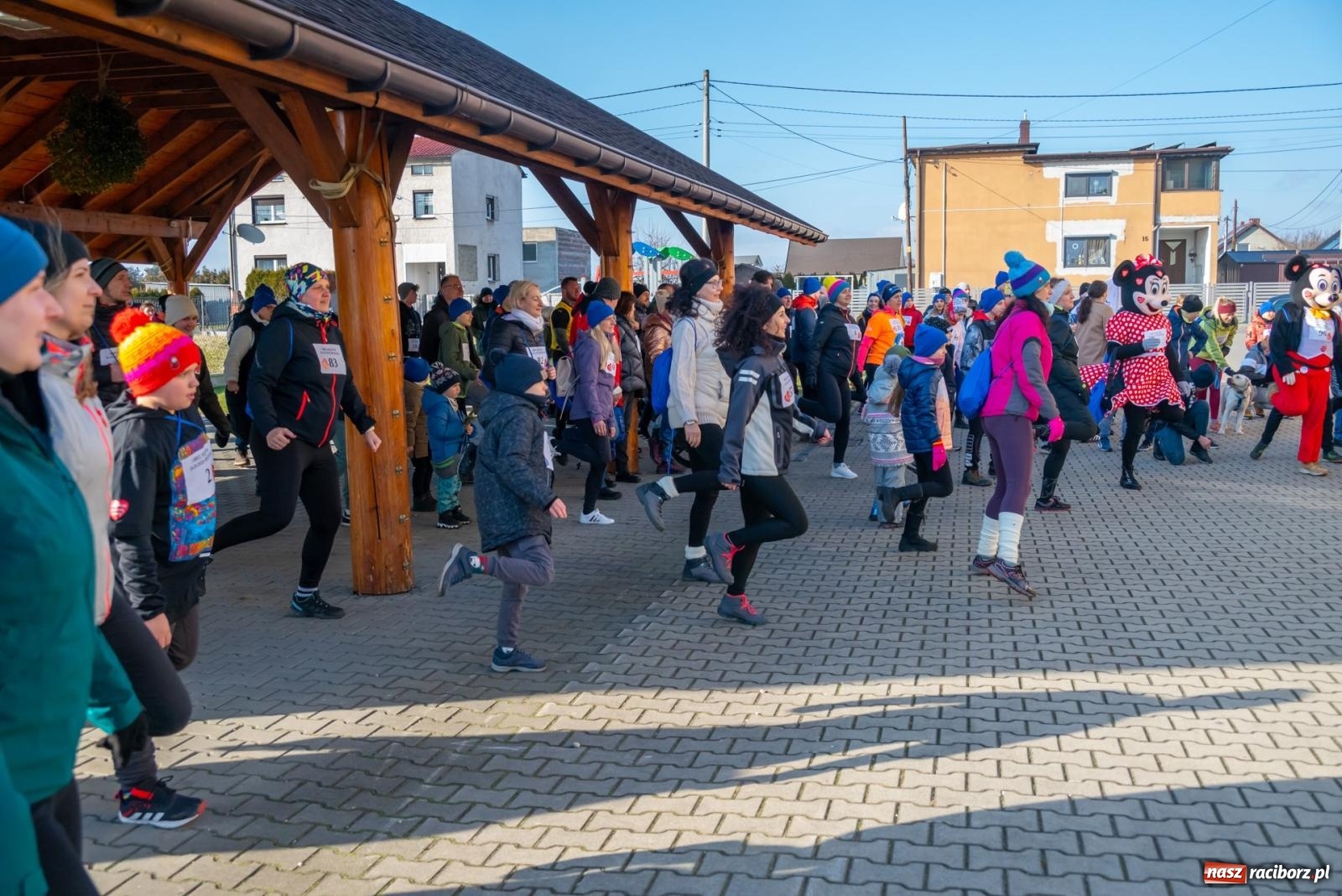 Zdjęcie w galerii na portalu naszraciborz.pl: W Roszkowie pobiegli dla WOŚP [FOTO i WIDEO] wiadomości z regionu