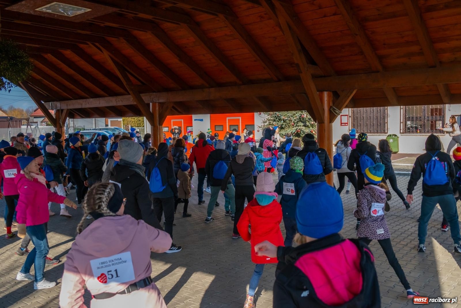 Zdjęcie w galerii na portalu naszraciborz.pl: W Roszkowie pobiegli dla WOŚP [FOTO i WIDEO] wiadomości z regionu