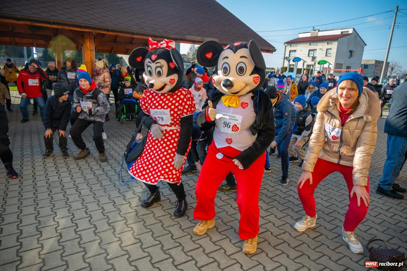 Zdjęcie w galerii na portalu naszraciborz.pl: W Roszkowie pobiegli dla WOŚP [FOTO i WIDEO] wiadomości z regionu