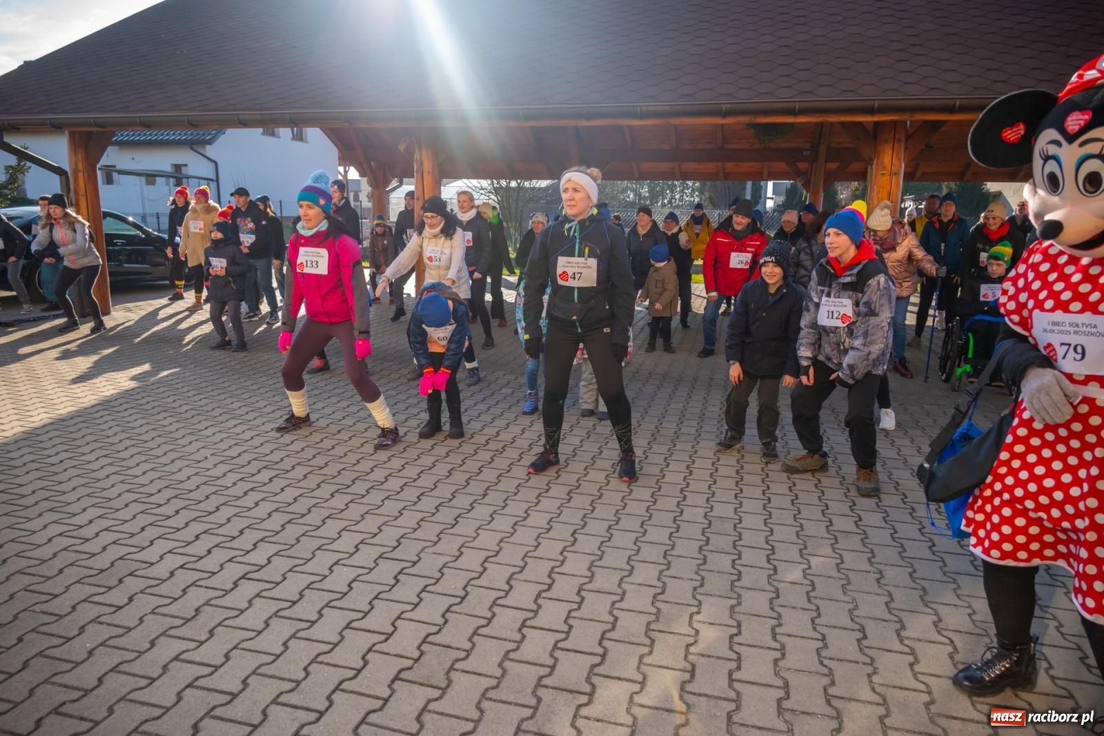 Zdjęcie w galerii na portalu naszraciborz.pl: W Roszkowie pobiegli dla WOŚP [FOTO i WIDEO] wiadomości z regionu