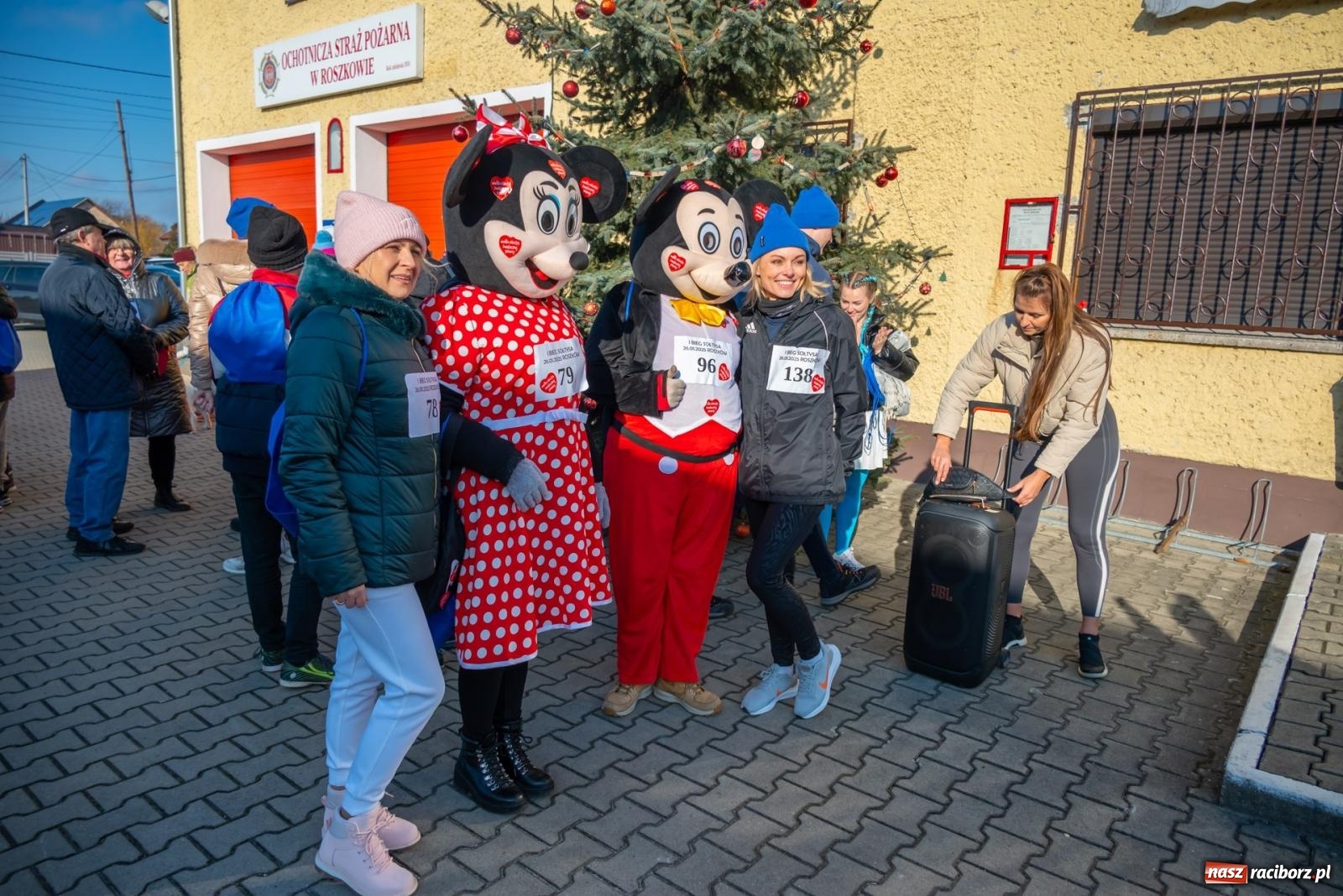 Zdjęcie w galerii na portalu naszraciborz.pl: W Roszkowie pobiegli dla WOŚP [FOTO i WIDEO] wiadomości z regionu