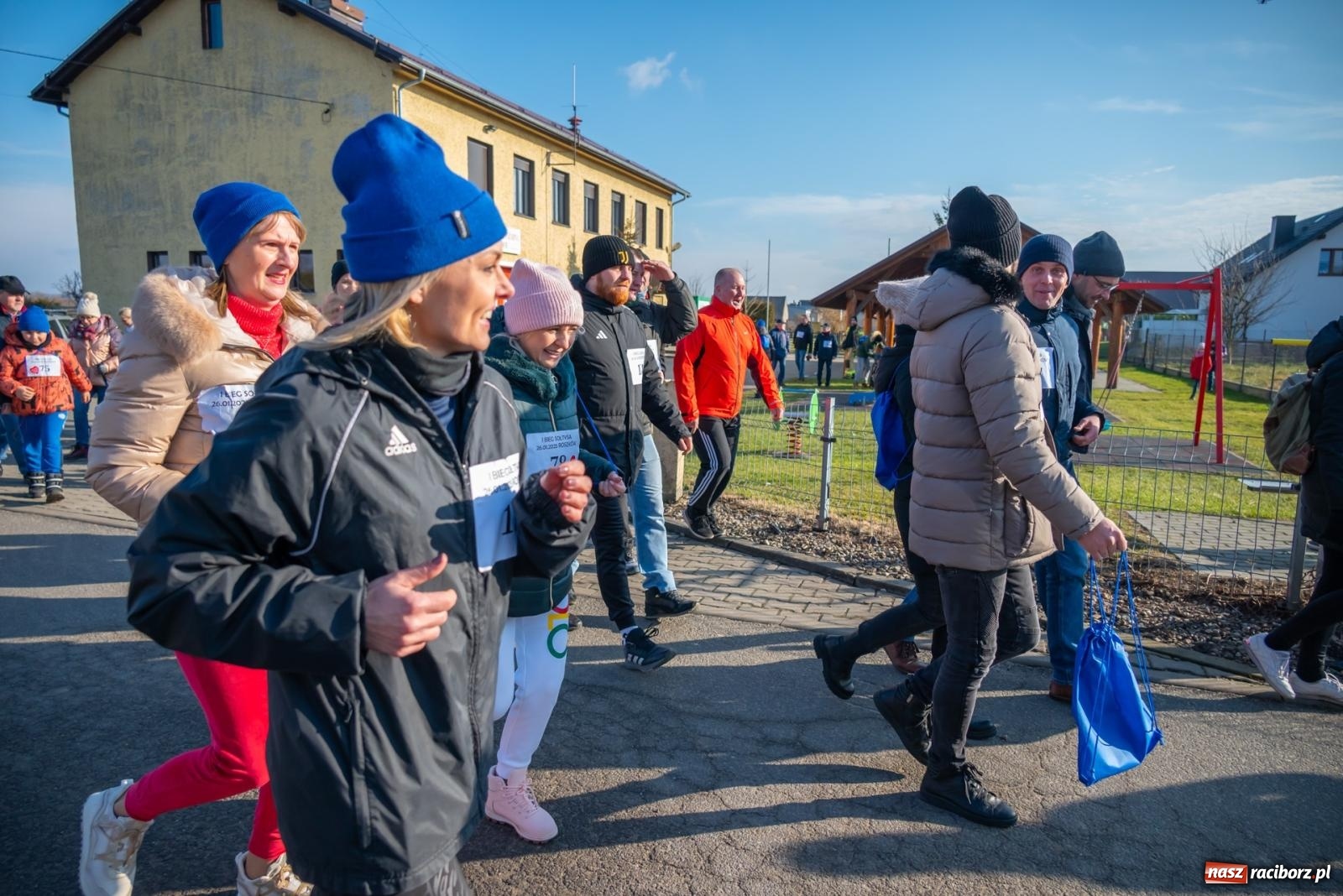 Zdjęcie w galerii na portalu naszraciborz.pl: W Roszkowie pobiegli dla WOŚP [FOTO i WIDEO] wiadomości z regionu