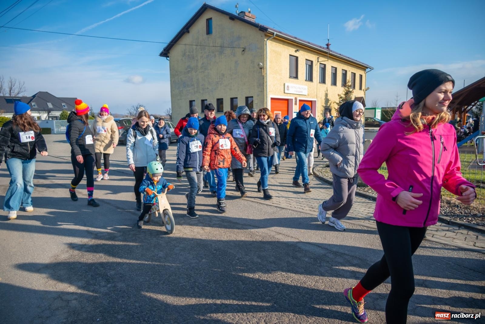 Zdjęcie w galerii na portalu naszraciborz.pl: W Roszkowie pobiegli dla WOŚP [FOTO i WIDEO] wiadomości z regionu