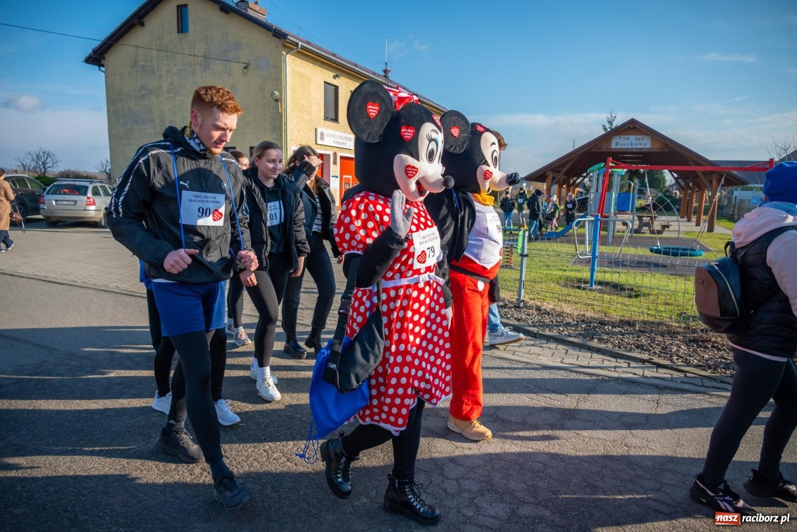 Zdjęcie w galerii na portalu naszraciborz.pl: W Roszkowie pobiegli dla WOŚP [FOTO i WIDEO] wiadomości z regionu