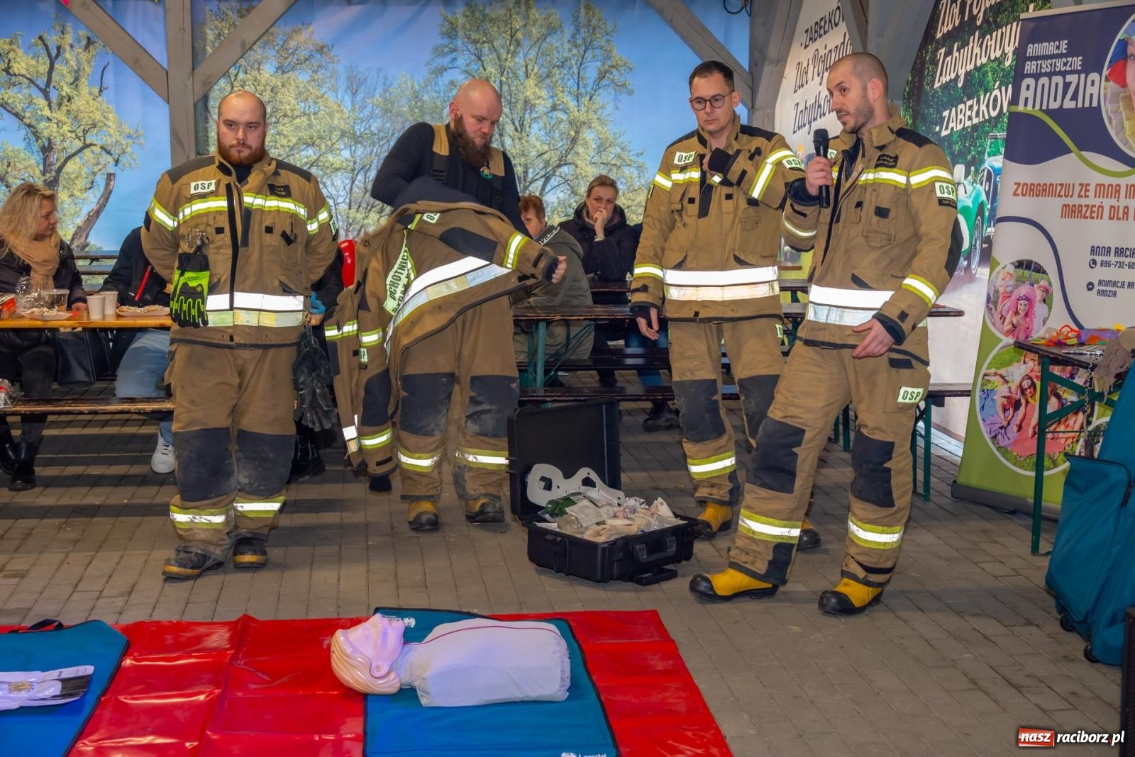 Zdjęcie w galerii na portalu naszraciborz.pl: W Zabełkowie Wielka Orkiestra Świątecznej Pomocy uczyła pomagania wiadomości z regionu