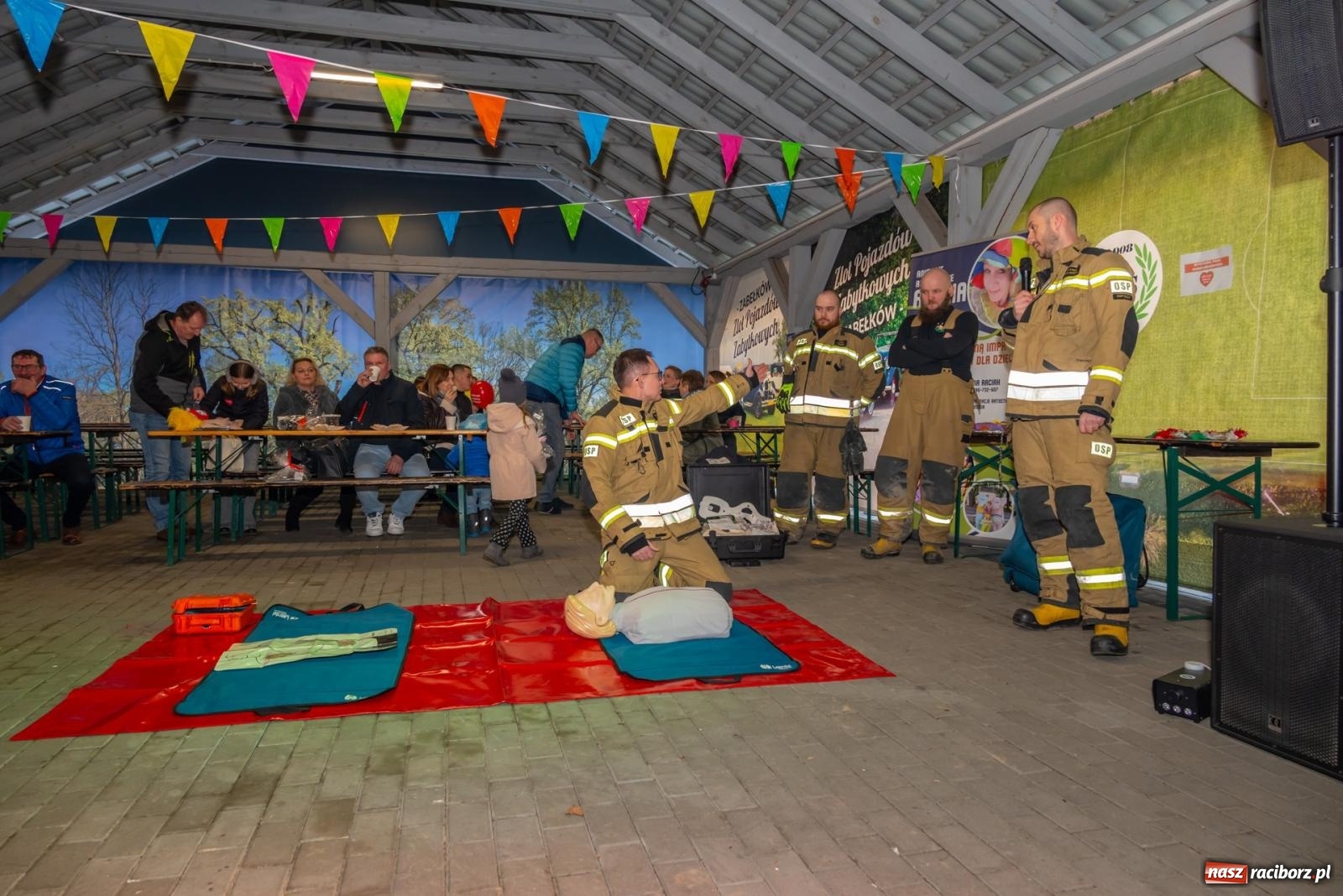 Zdjęcie w galerii na portalu naszraciborz.pl: W Zabełkowie Wielka Orkiestra Świątecznej Pomocy uczyła pomagania wiadomości z regionu