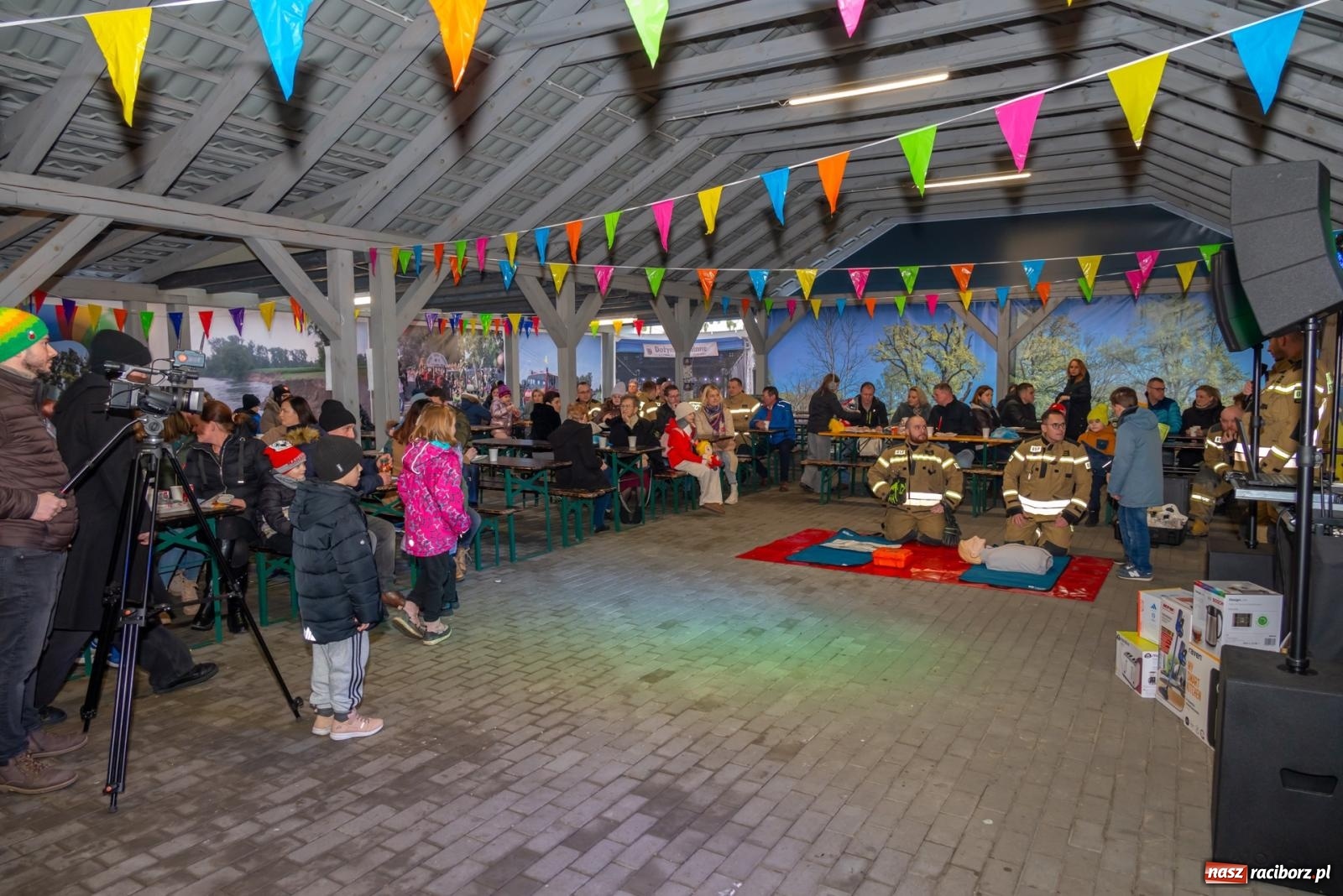 Zdjęcie w galerii na portalu naszraciborz.pl: W Zabełkowie Wielka Orkiestra Świątecznej Pomocy uczyła pomagania wiadomości z regionu