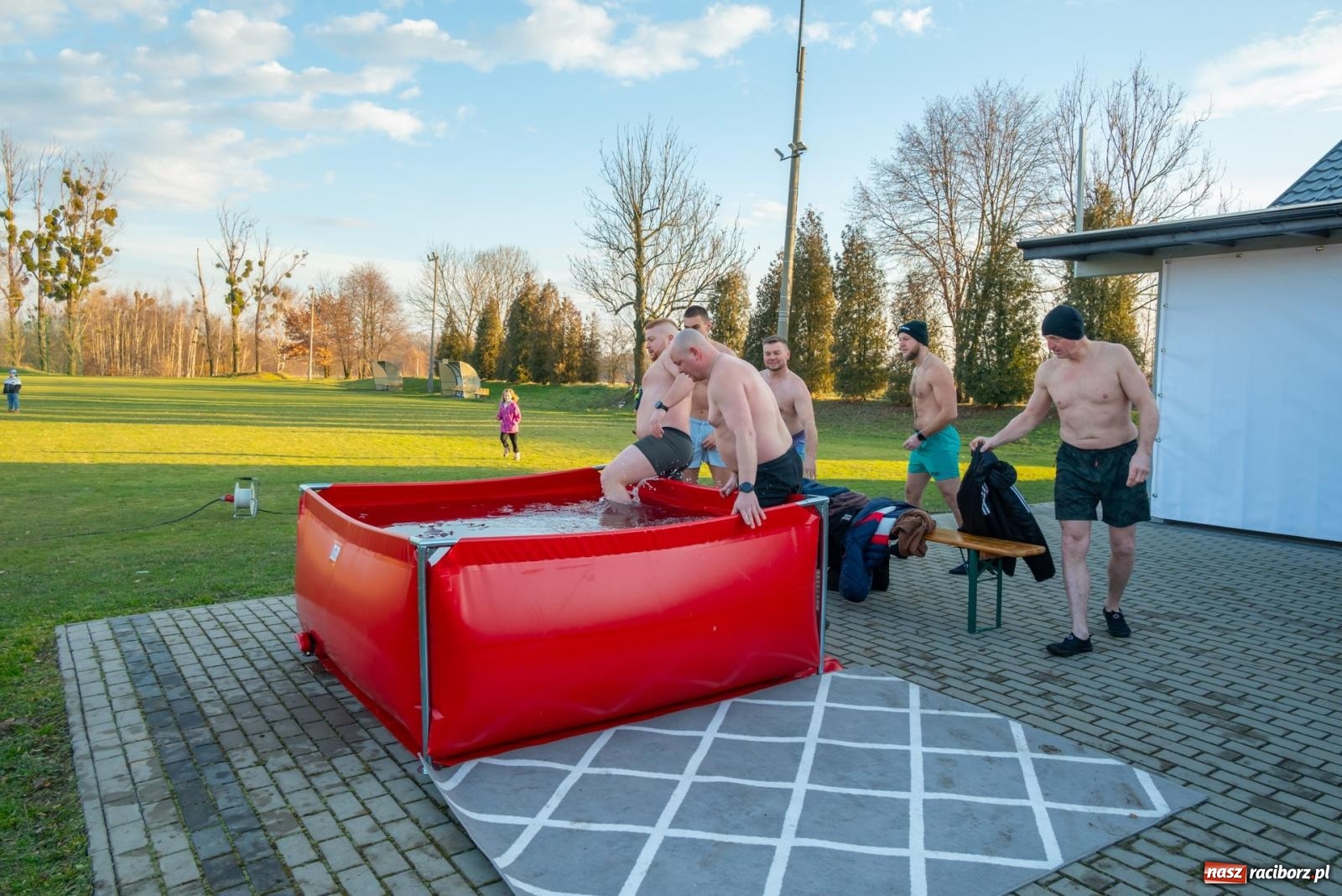 Zdjęcie w galerii na portalu naszraciborz.pl: W Zabełkowie Wielka Orkiestra Świątecznej Pomocy uczyła pomagania wiadomości z regionu