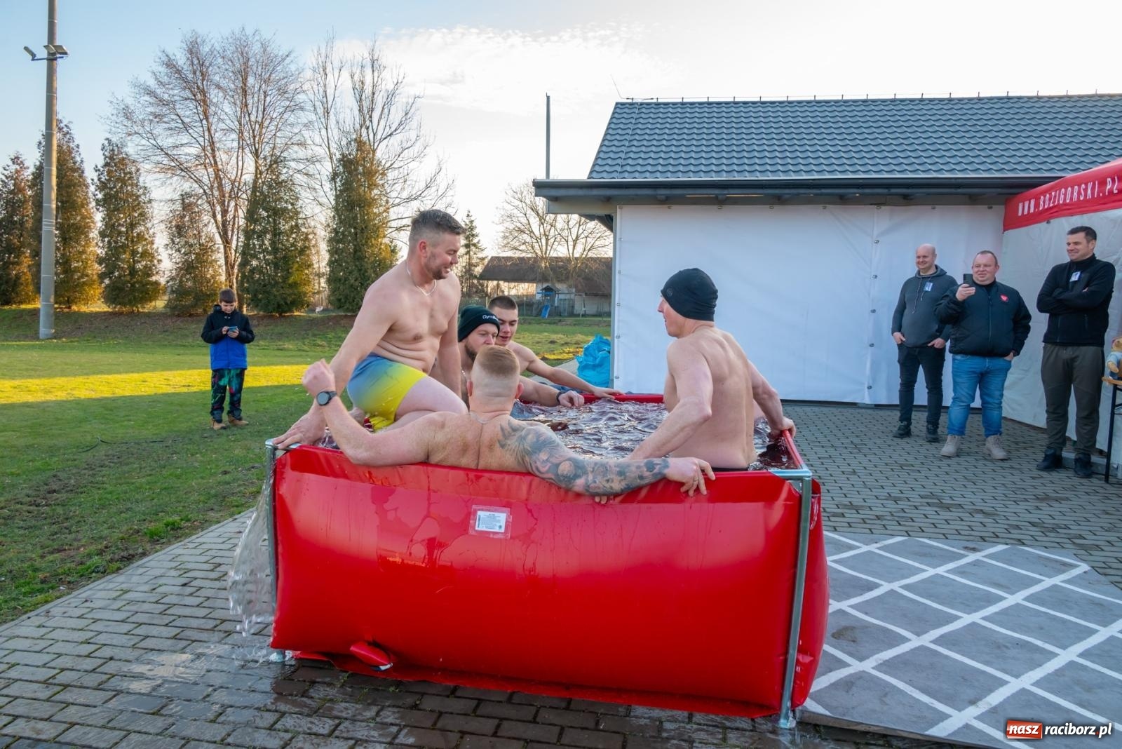 Zdjęcie w galerii na portalu naszraciborz.pl: W Zabełkowie Wielka Orkiestra Świątecznej Pomocy uczyła pomagania wiadomości z regionu