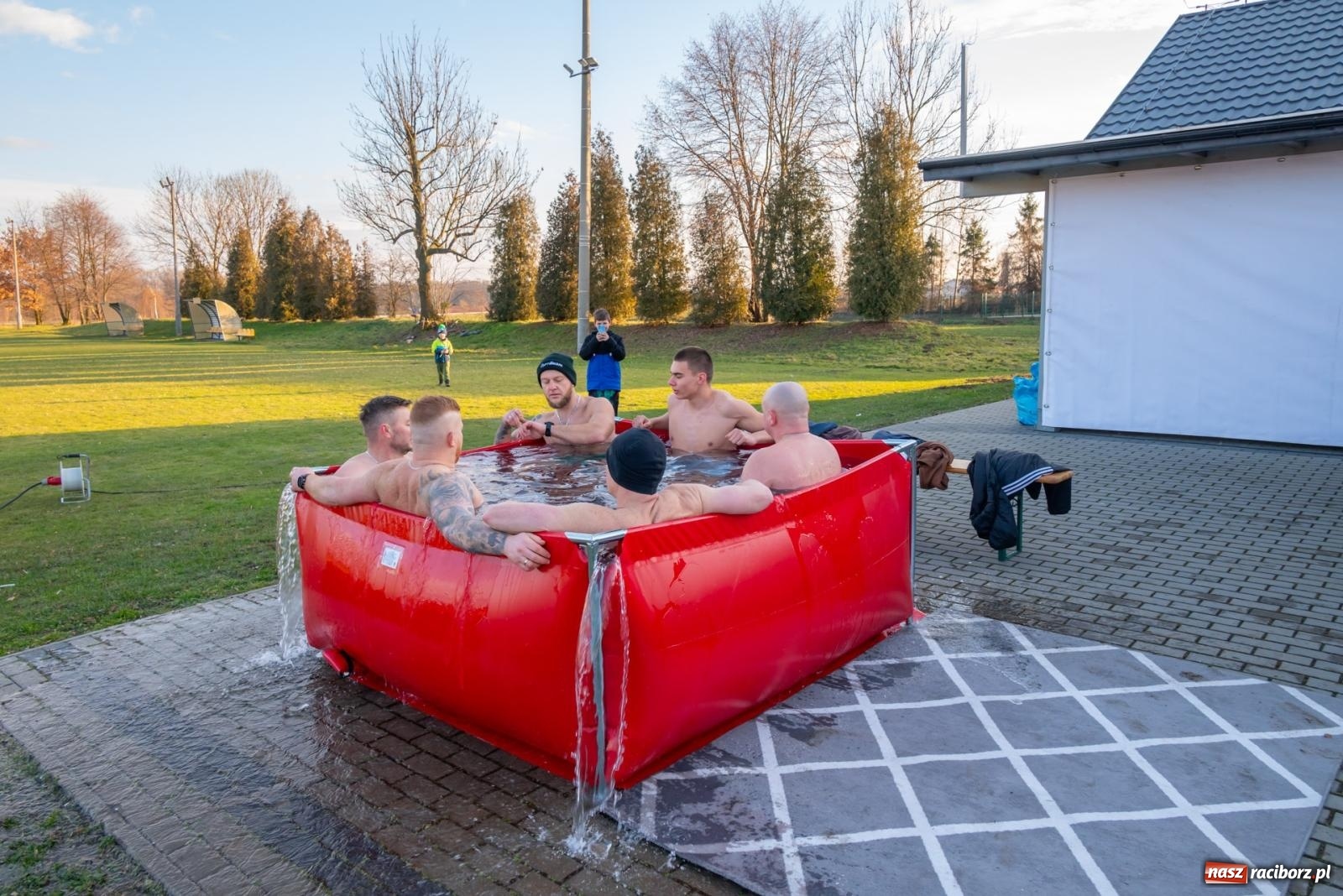 Zdjęcie w galerii na portalu naszraciborz.pl: W Zabełkowie Wielka Orkiestra Świątecznej Pomocy uczyła pomagania wiadomości z regionu