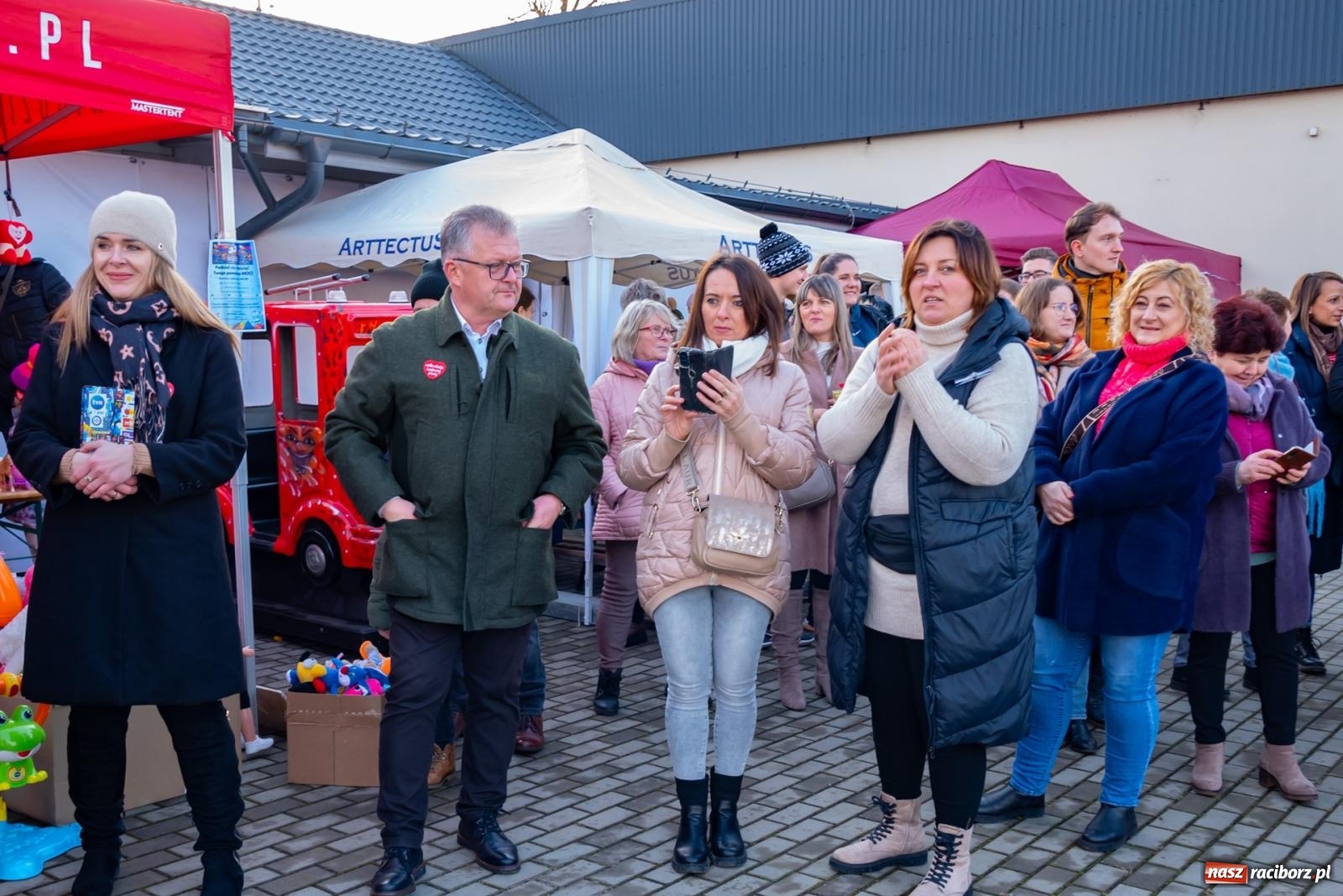 Zdjęcie w galerii na portalu naszraciborz.pl: W Zabełkowie Wielka Orkiestra Świątecznej Pomocy uczyła pomagania wiadomości z regionu