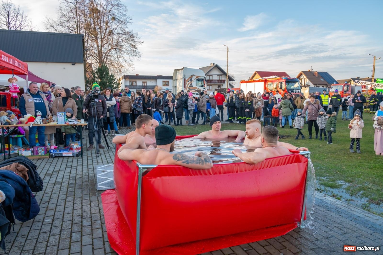 Zdjęcie w galerii na portalu naszraciborz.pl: W Zabełkowie Wielka Orkiestra Świątecznej Pomocy uczyła pomagania wiadomości z regionu