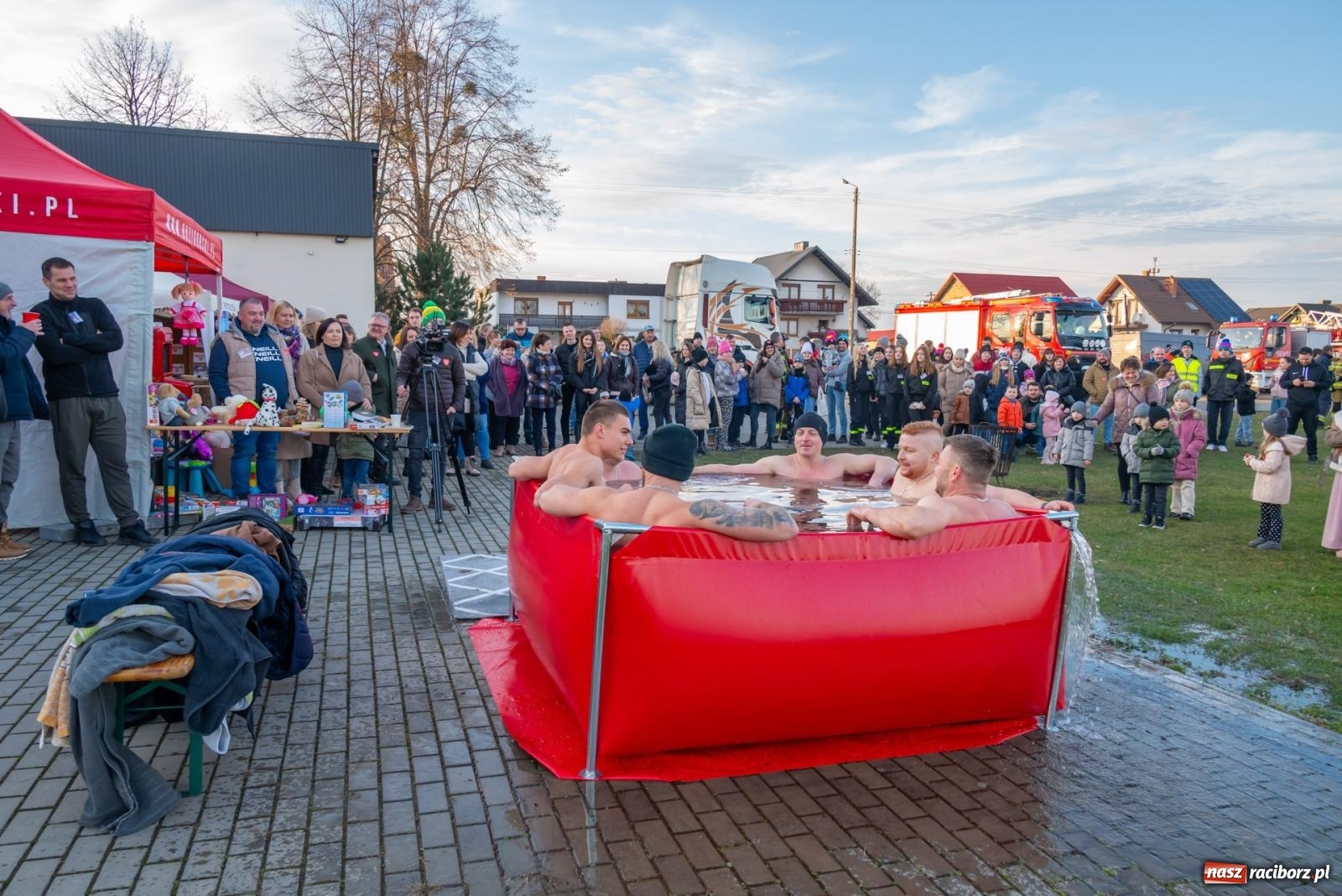 Zdjęcie w galerii na portalu naszraciborz.pl: W Zabełkowie Wielka Orkiestra Świątecznej Pomocy uczyła pomagania wiadomości z regionu