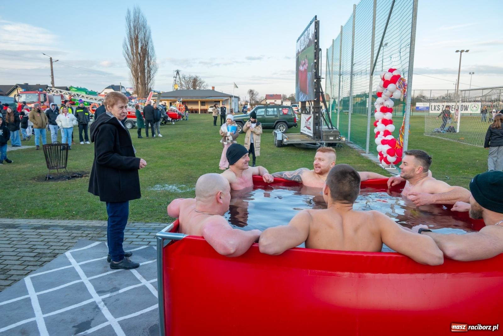 Zdjęcie w galerii na portalu naszraciborz.pl: W Zabełkowie Wielka Orkiestra Świątecznej Pomocy uczyła pomagania wiadomości z regionu