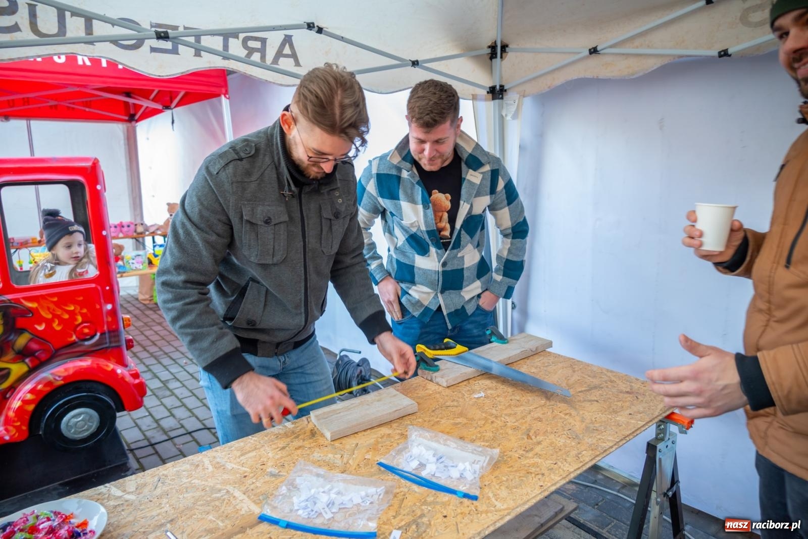 Zdjęcie w galerii na portalu naszraciborz.pl: W Zabełkowie Wielka Orkiestra Świątecznej Pomocy uczyła pomagania wiadomości z regionu