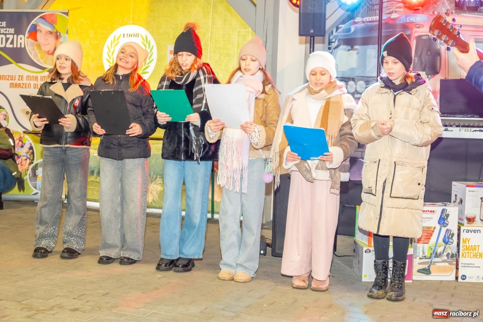 Zdjęcie w galerii na portalu naszraciborz.pl: W Zabełkowie Wielka Orkiestra Świątecznej Pomocy uczyła pomagania wiadomości z regionu