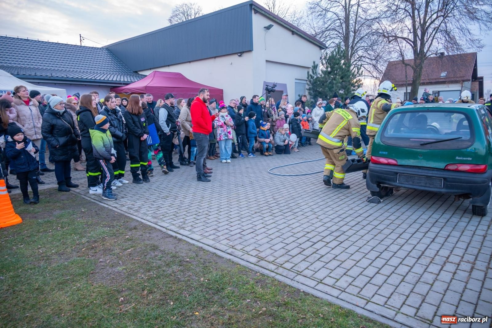Zdjęcie w galerii na portalu naszraciborz.pl: W Zabełkowie Wielka Orkiestra Świątecznej Pomocy uczyła pomagania wiadomości z regionu
