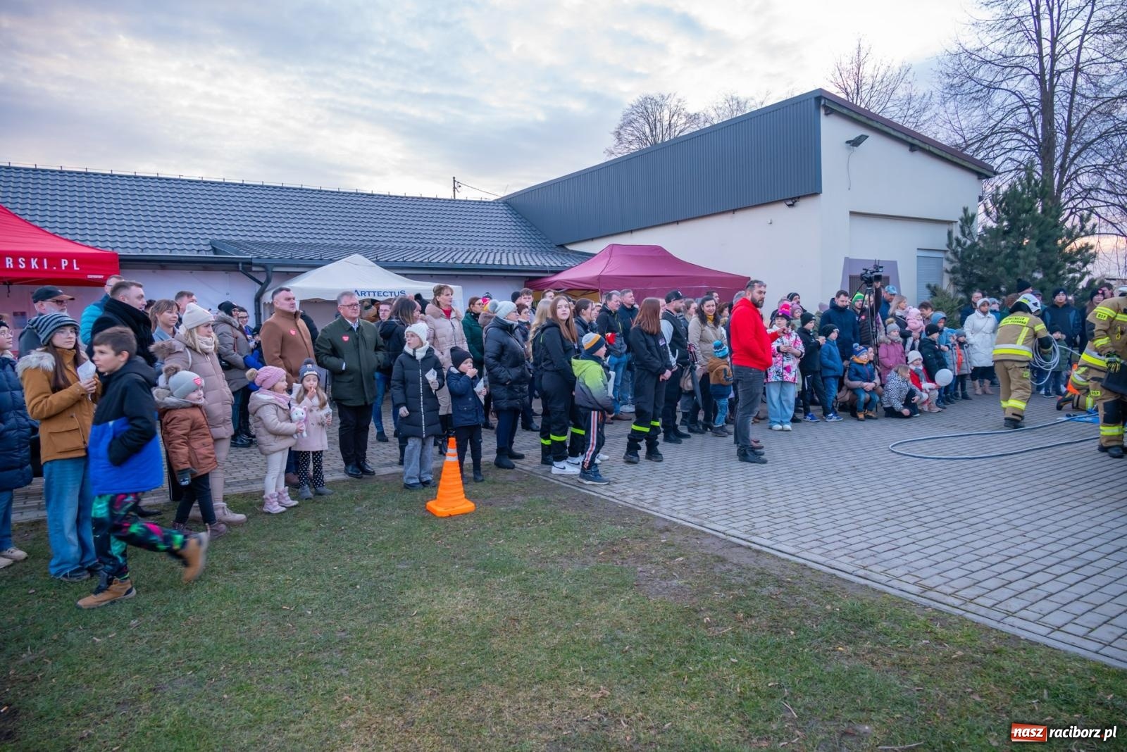 Zdjęcie w galerii na portalu naszraciborz.pl: W Zabełkowie Wielka Orkiestra Świątecznej Pomocy uczyła pomagania wiadomości z regionu