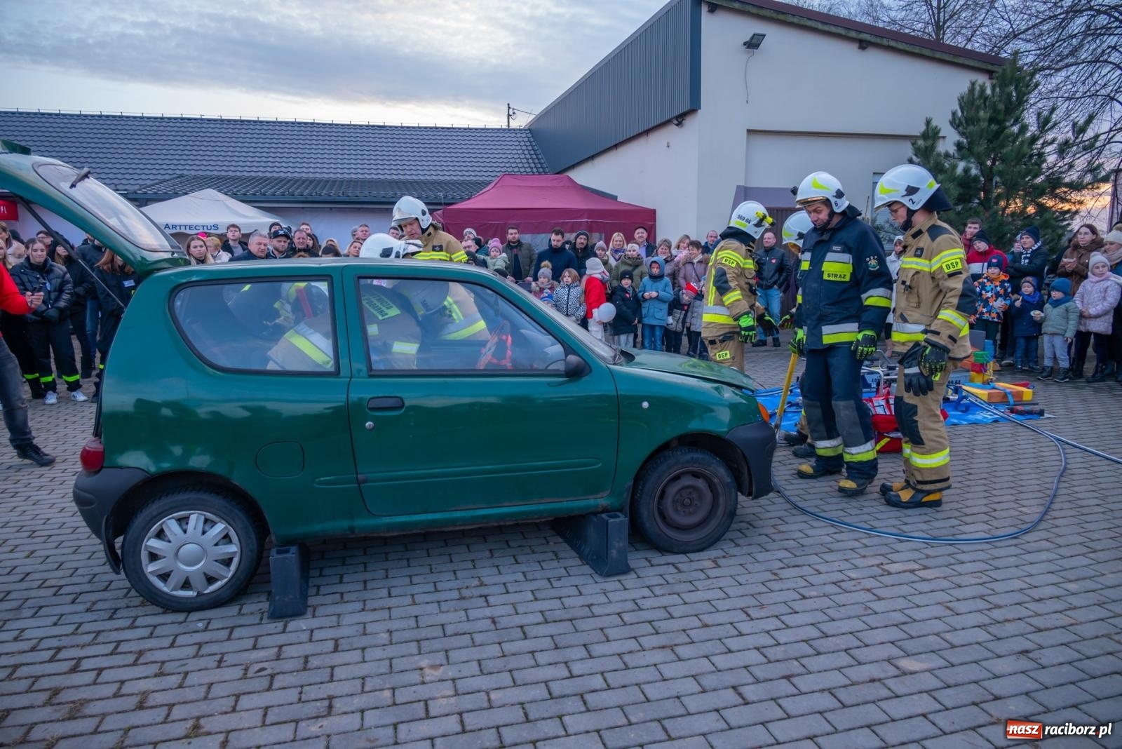 Zdjęcie w galerii na portalu naszraciborz.pl: W Zabełkowie Wielka Orkiestra Świątecznej Pomocy uczyła pomagania wiadomości z regionu