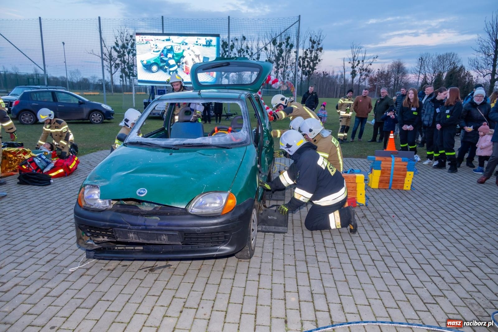 Zdjęcie w galerii na portalu naszraciborz.pl: W Zabełkowie Wielka Orkiestra Świątecznej Pomocy uczyła pomagania wiadomości z regionu