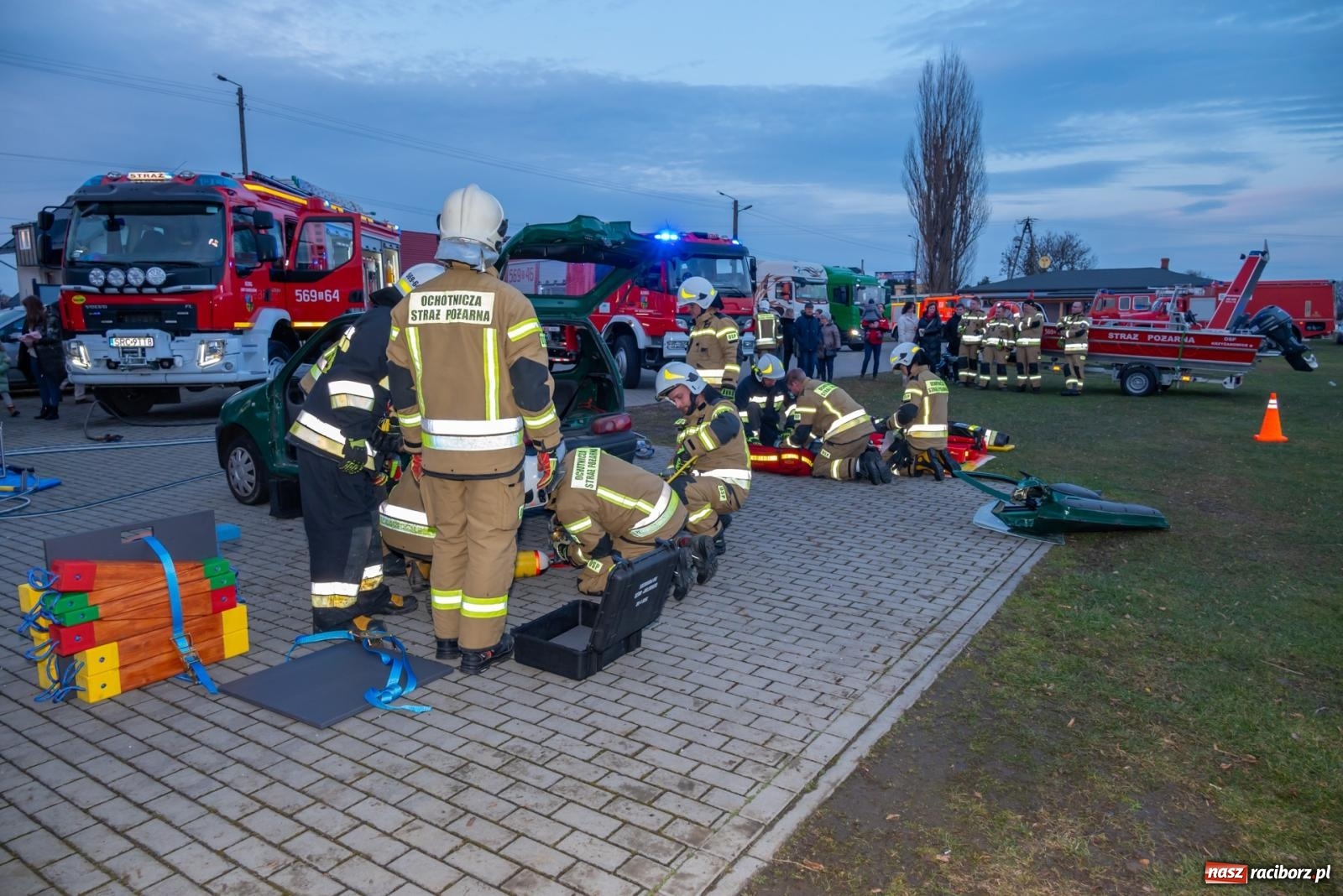 Zdjęcie w galerii na portalu naszraciborz.pl: W Zabełkowie Wielka Orkiestra Świątecznej Pomocy uczyła pomagania wiadomości z regionu