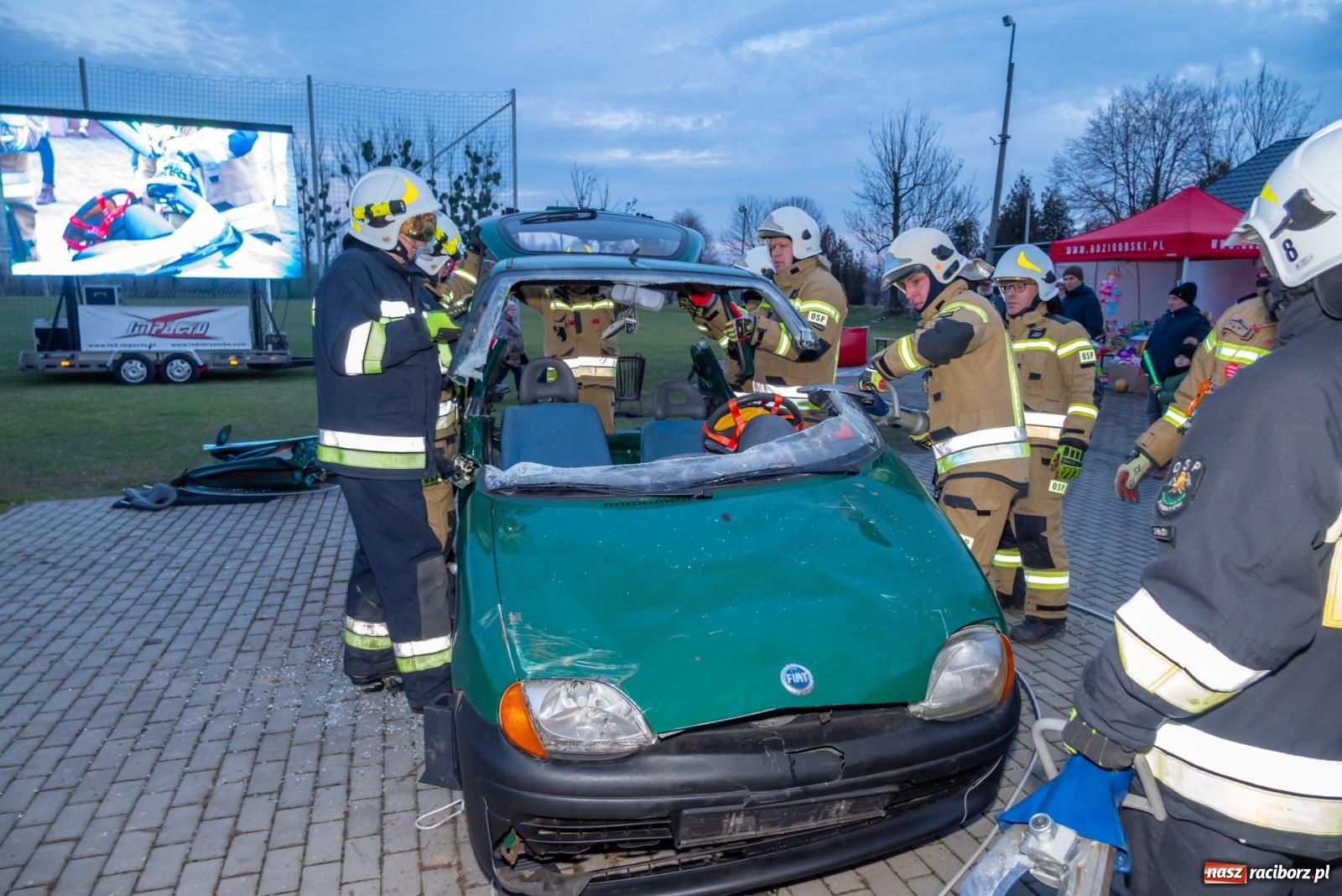 Zdjęcie w galerii na portalu naszraciborz.pl: W Zabełkowie Wielka Orkiestra Świątecznej Pomocy uczyła pomagania wiadomości z regionu