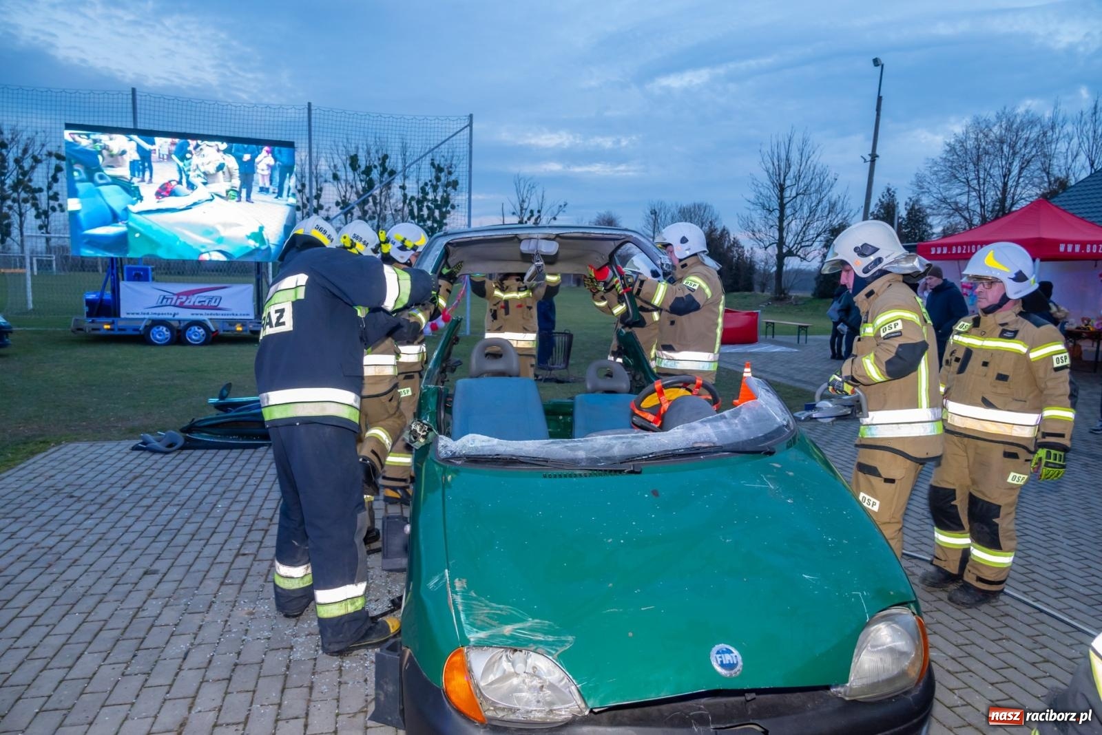Zdjęcie w galerii na portalu naszraciborz.pl: W Zabełkowie Wielka Orkiestra Świątecznej Pomocy uczyła pomagania wiadomości z regionu