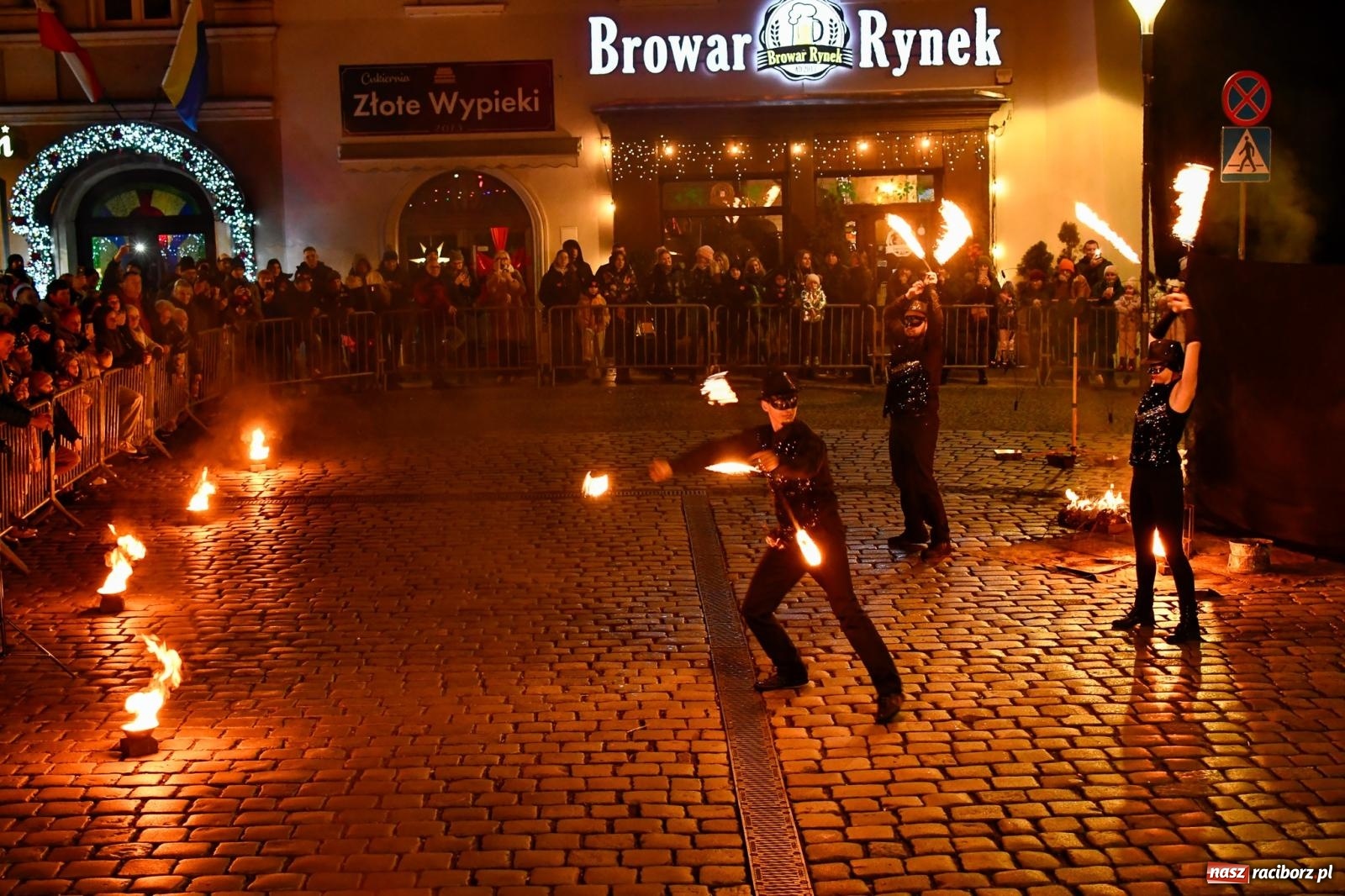 Zdjęcie w galerii na portalu naszraciborz.pl: Enigma z Zawiercia zachwyciła na Raciborskim Finale WOŚP [FOTO i WIDEO] wiadomości z regionu