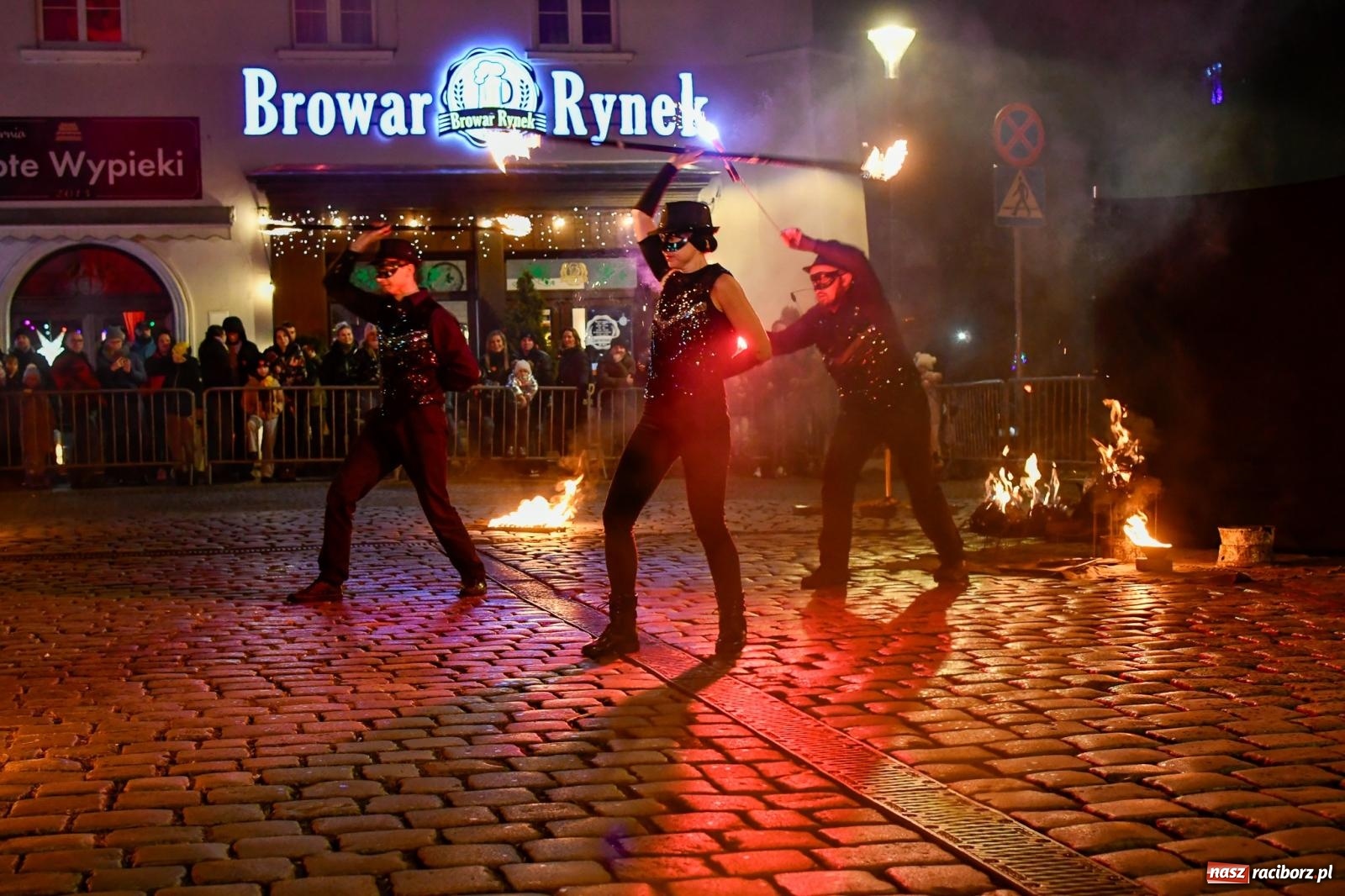 Zdjęcie w galerii na portalu naszraciborz.pl: Enigma z Zawiercia zachwyciła na Raciborskim Finale WOŚP [FOTO i WIDEO] wiadomości z regionu