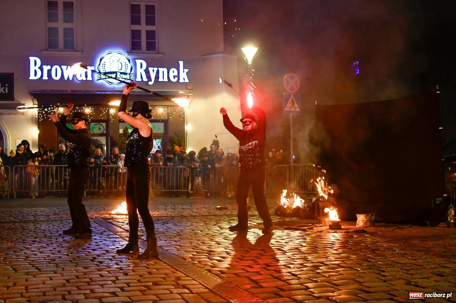 Zdjęcie w galerii na portalu naszraciborz.pl: Enigma z Zawiercia zachwyciła na Raciborskim Finale WOŚP [FOTO i WIDEO] wiadomości z regionu