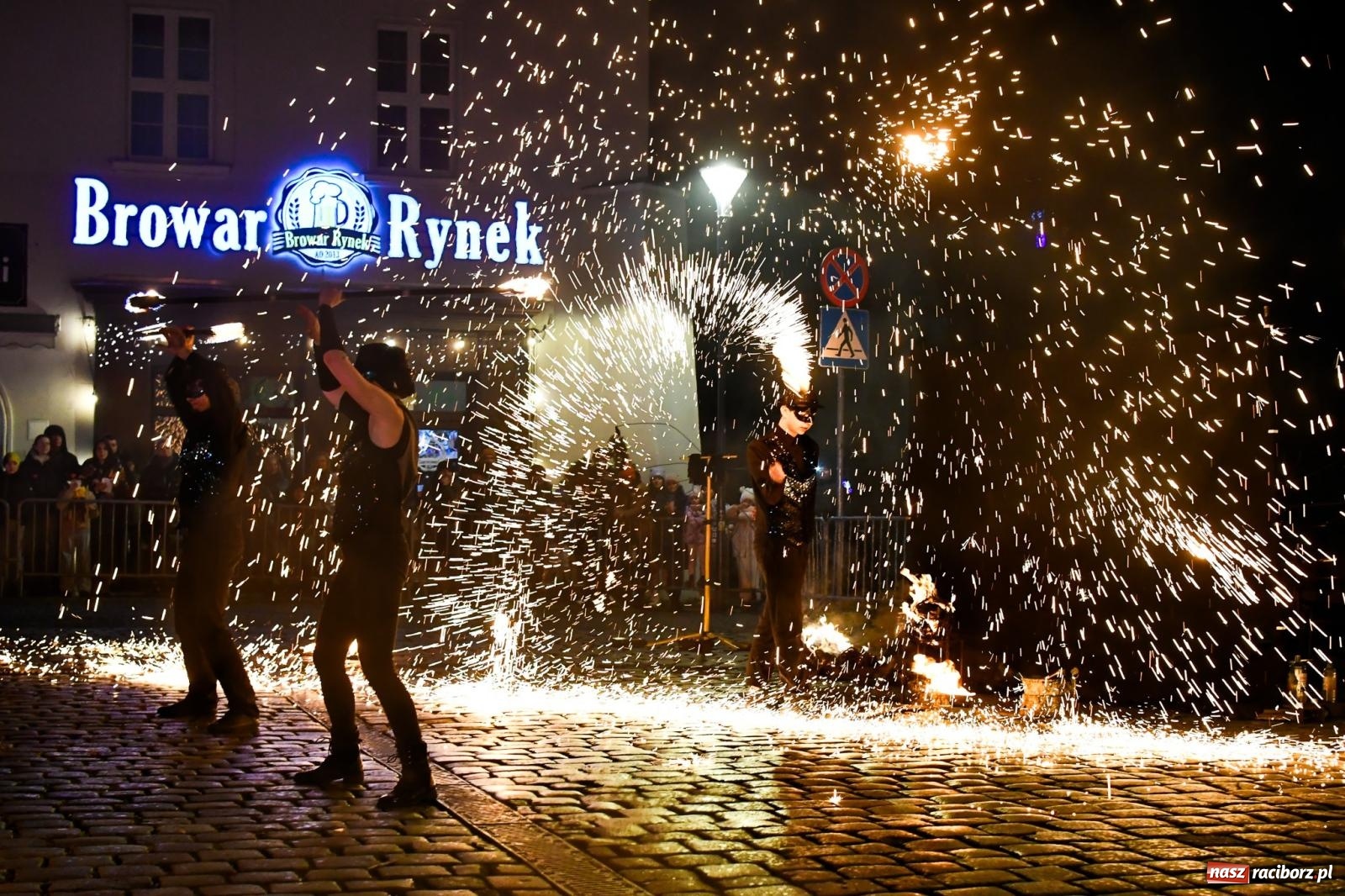 Zdjęcie w galerii na portalu naszraciborz.pl: Enigma z Zawiercia zachwyciła na Raciborskim Finale WOŚP [FOTO i WIDEO] wiadomości z regionu
