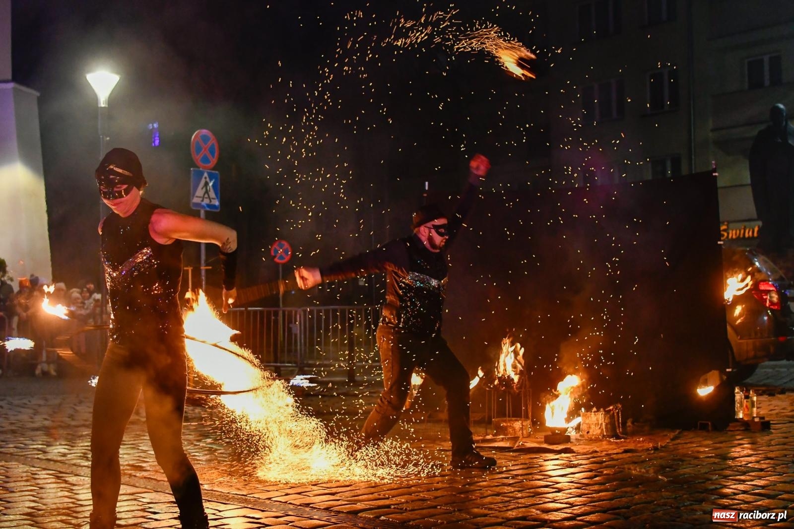 Zdjęcie w galerii na portalu naszraciborz.pl: Enigma z Zawiercia zachwyciła na Raciborskim Finale WOŚP [FOTO i WIDEO] wiadomości z regionu