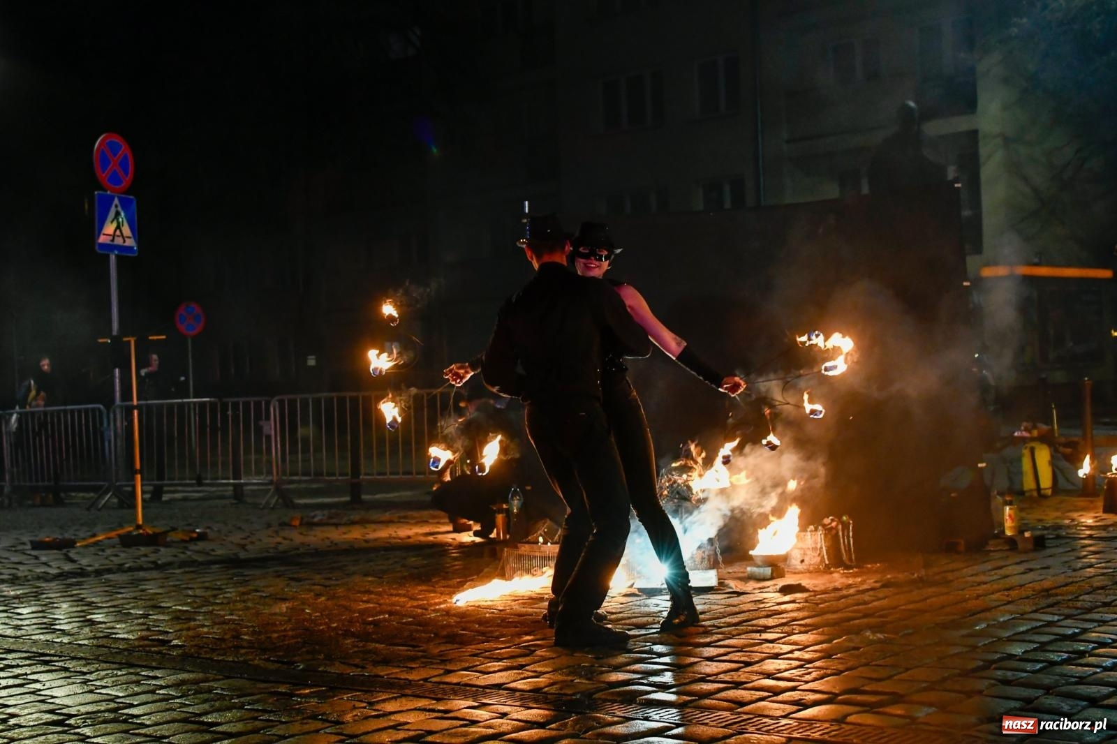 Zdjęcie w galerii na portalu naszraciborz.pl: Enigma z Zawiercia zachwyciła na Raciborskim Finale WOŚP [FOTO i WIDEO] wiadomości z regionu