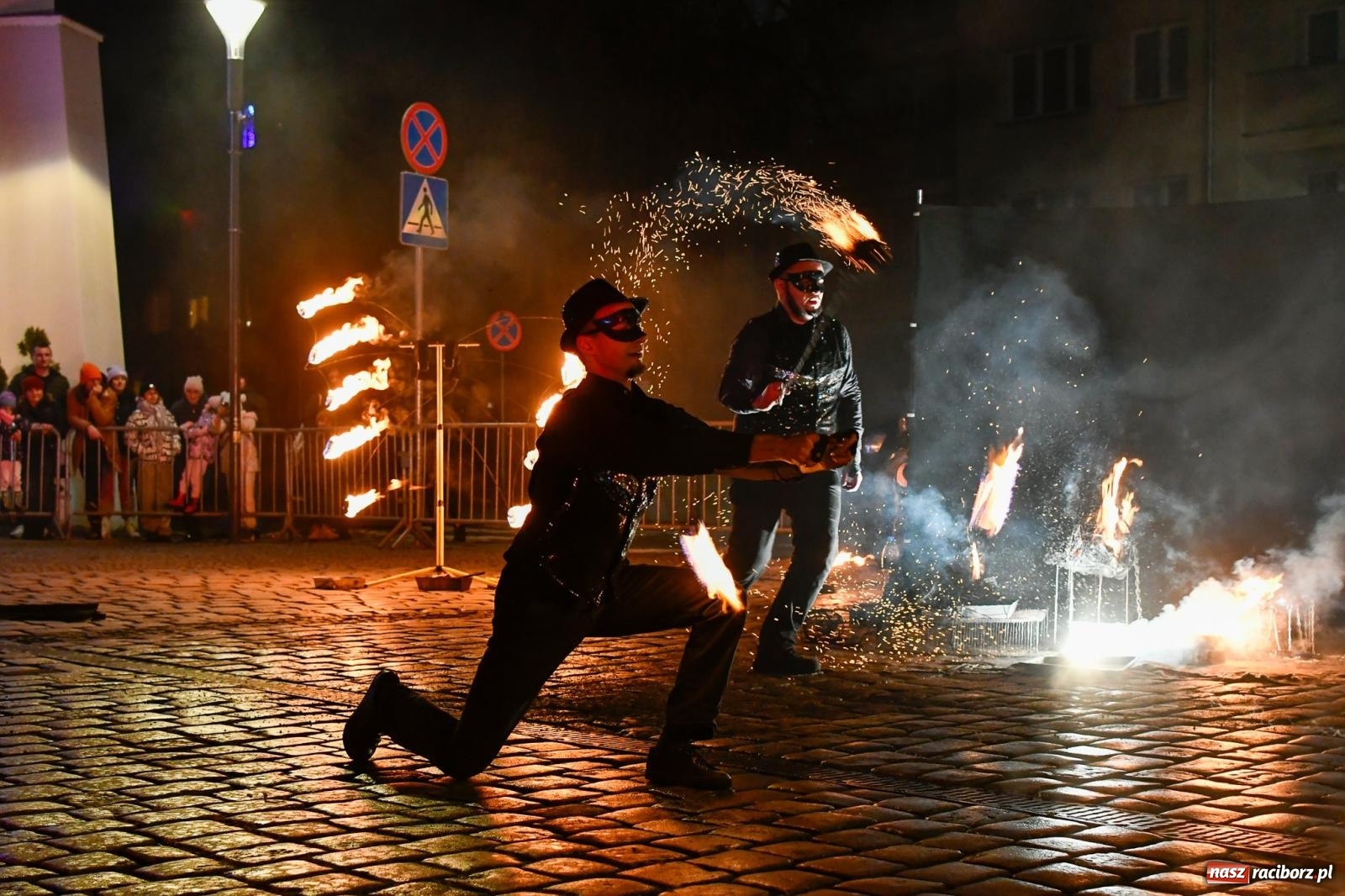 Zdjęcie w galerii na portalu naszraciborz.pl: Enigma z Zawiercia zachwyciła na Raciborskim Finale WOŚP [FOTO i WIDEO] wiadomości z regionu