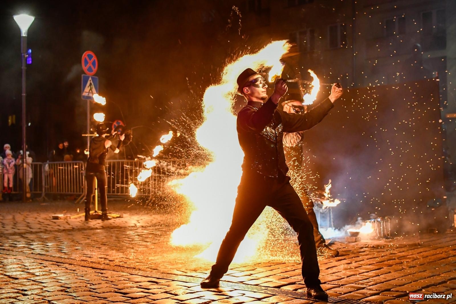 Zdjęcie w galerii na portalu naszraciborz.pl: Enigma z Zawiercia zachwyciła na Raciborskim Finale WOŚP [FOTO i WIDEO] wiadomości z regionu