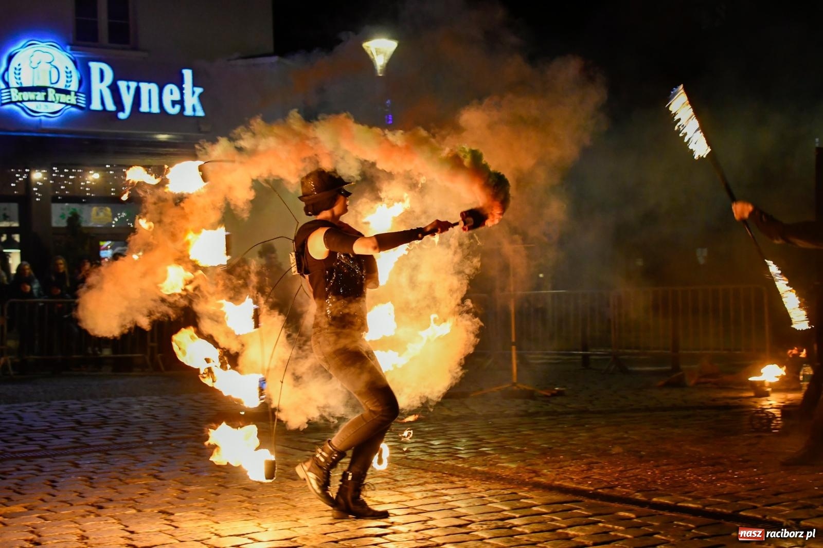 Zdjęcie w galerii na portalu naszraciborz.pl: Enigma z Zawiercia zachwyciła na Raciborskim Finale WOŚP [FOTO i WIDEO] wiadomości z regionu