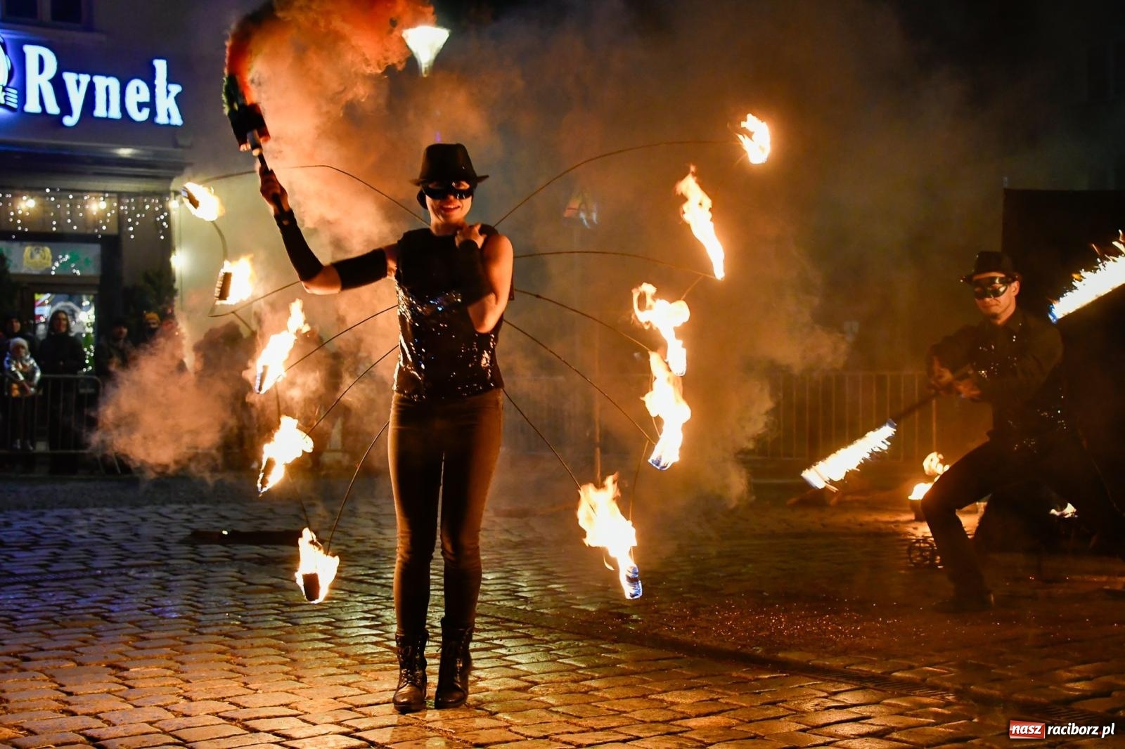 Zdjęcie w galerii na portalu naszraciborz.pl: Enigma z Zawiercia zachwyciła na Raciborskim Finale WOŚP [FOTO i WIDEO] wiadomości z regionu