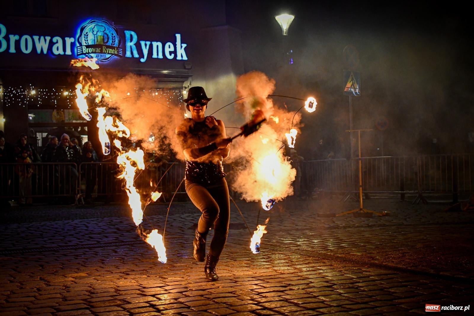 Zdjęcie w galerii na portalu naszraciborz.pl: Enigma z Zawiercia zachwyciła na Raciborskim Finale WOŚP [FOTO i WIDEO] wiadomości z regionu