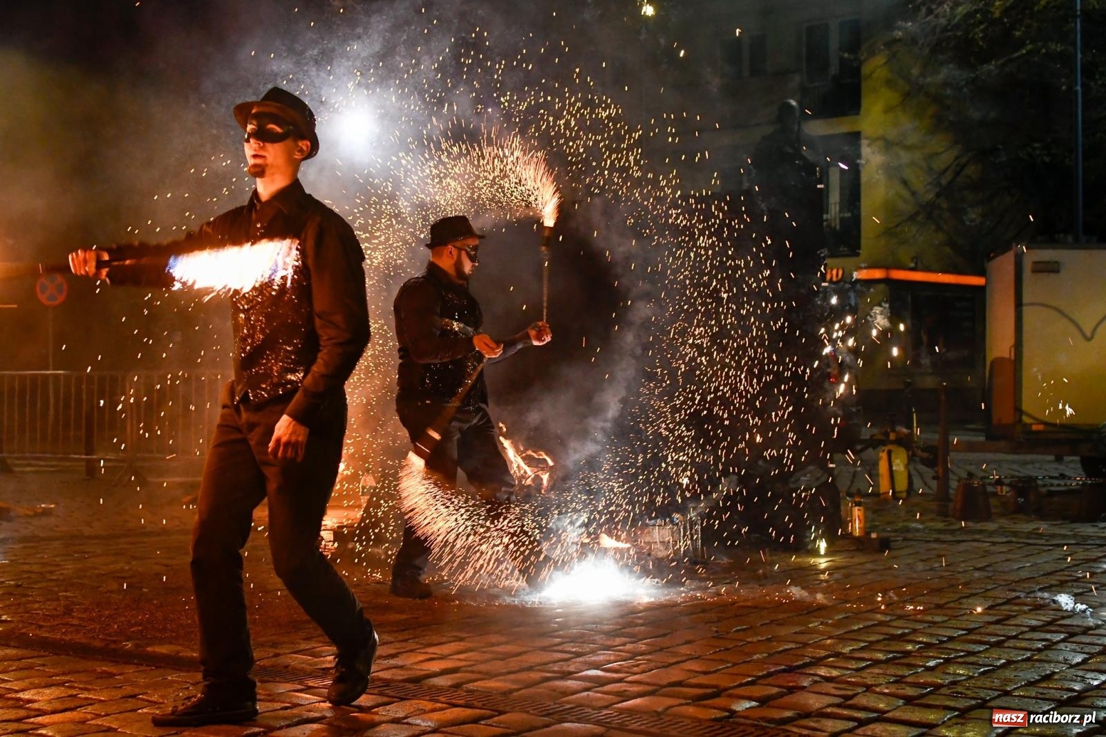 Zdjęcie w galerii na portalu naszraciborz.pl: Enigma z Zawiercia zachwyciła na Raciborskim Finale WOŚP [FOTO i WIDEO] wiadomości z regionu